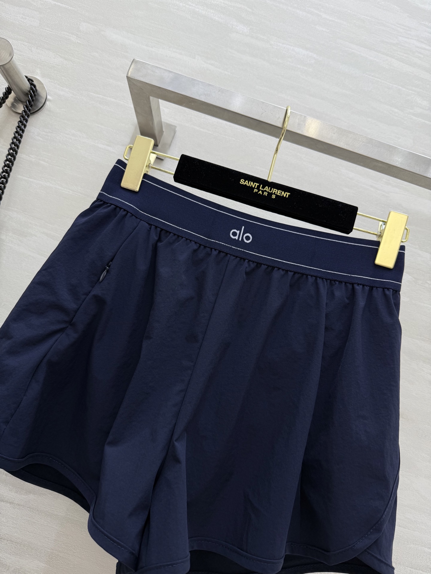🛒Alo ：𝗔𝗹𝗼 𝘆𝗼𝗴𝗮 速干瑜伽短裤 女神必备 健身以外的日常穿搭也是很高级洋气 高品质定制 现货