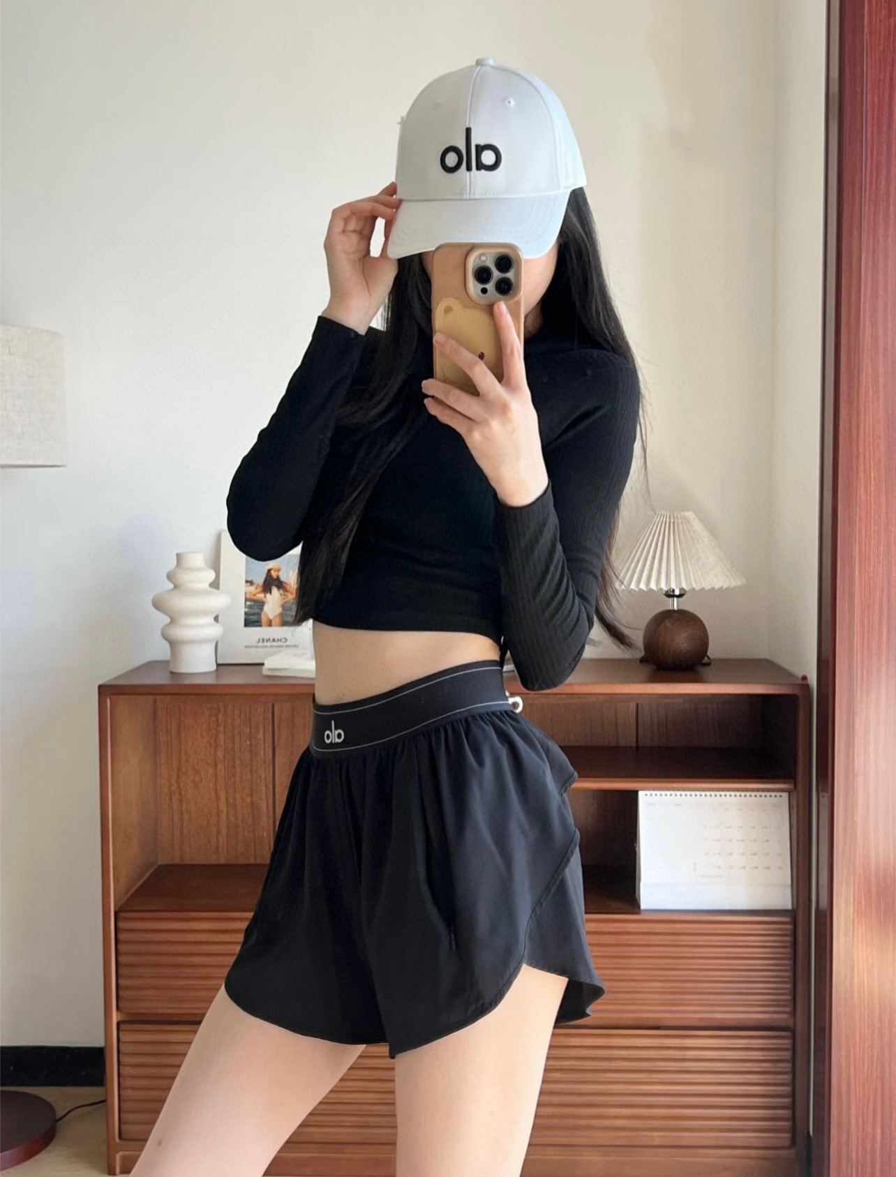 NO:424285,The goddess of shorts. Daily outfits other than fitness are also very high-end and fashionable!  ,,shorts,alexander wang19860909短裤女神 健身以外的日常穿搭也是很高级洋气！,,shorts,alexander wang,Women's clothing