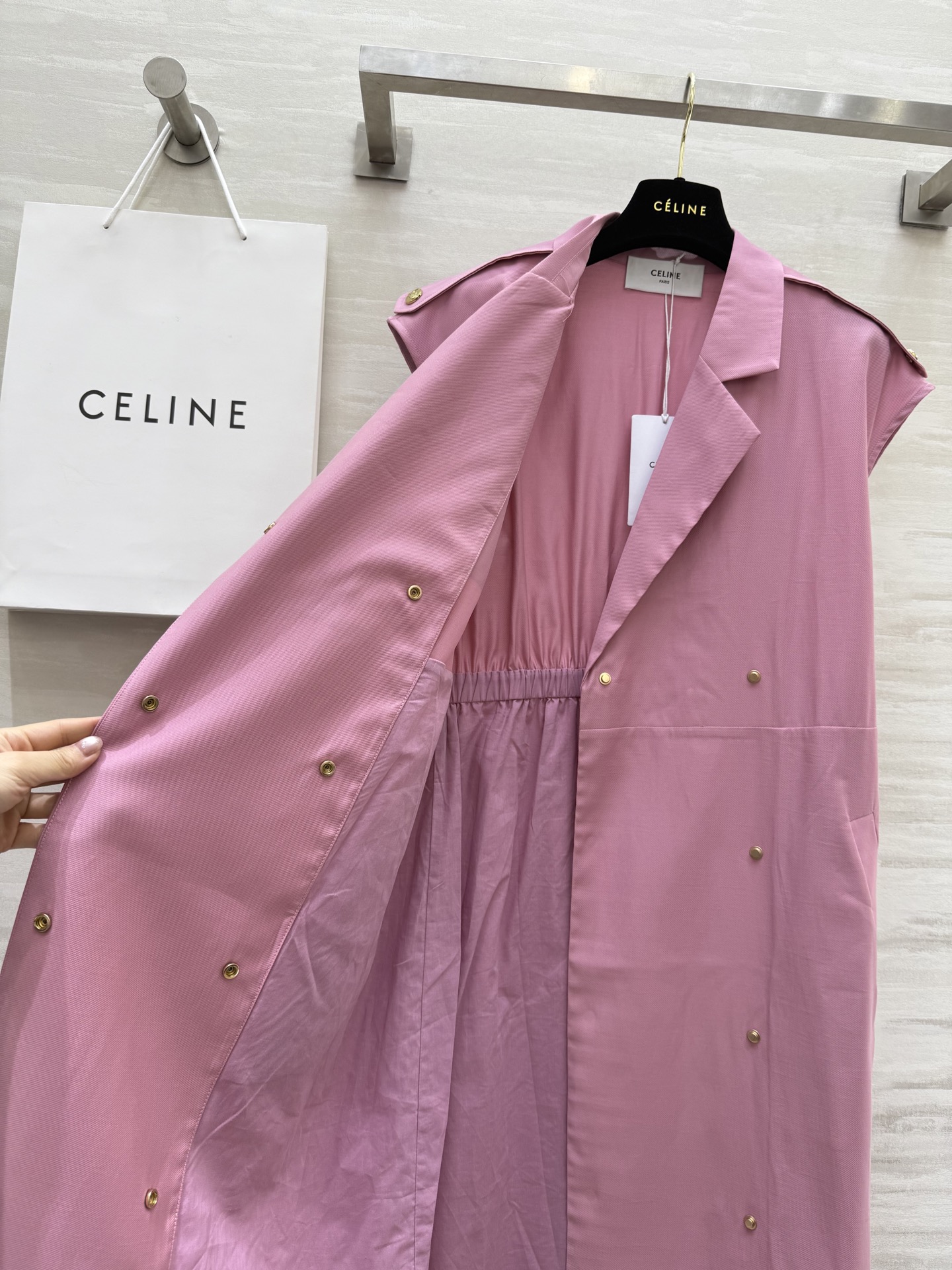 #Celin♡²⁵新款 风衣式收腰连衣裙 收腰设计超绝穿上瞬间勾勒出小蛮腰 显瘦效果一绝！高知感西装翻领