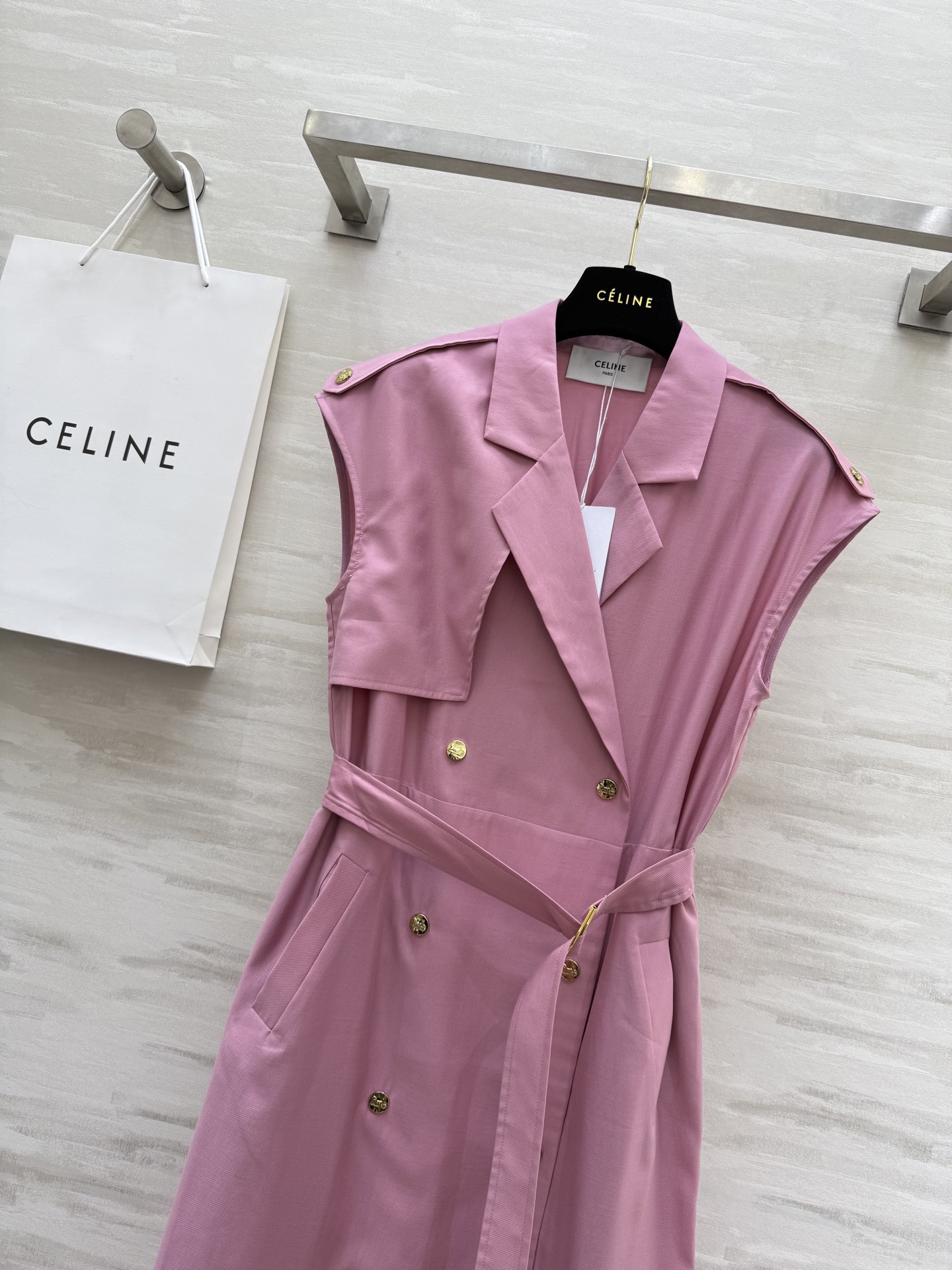 #Celin♡²⁵新款 风衣式收腰连衣裙 收腰设计超绝穿上瞬间勾勒出小蛮腰 显瘦效果一绝！高知感西装翻领