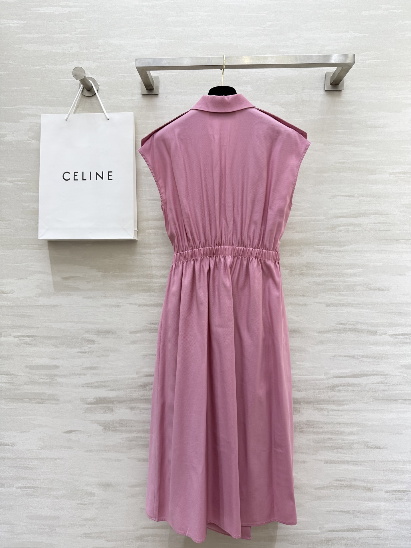 #Celin♡²⁵新款 风衣式收腰连衣裙 收腰设计超绝穿上瞬间勾勒出小蛮腰 显瘦效果一绝！高知感西装翻领