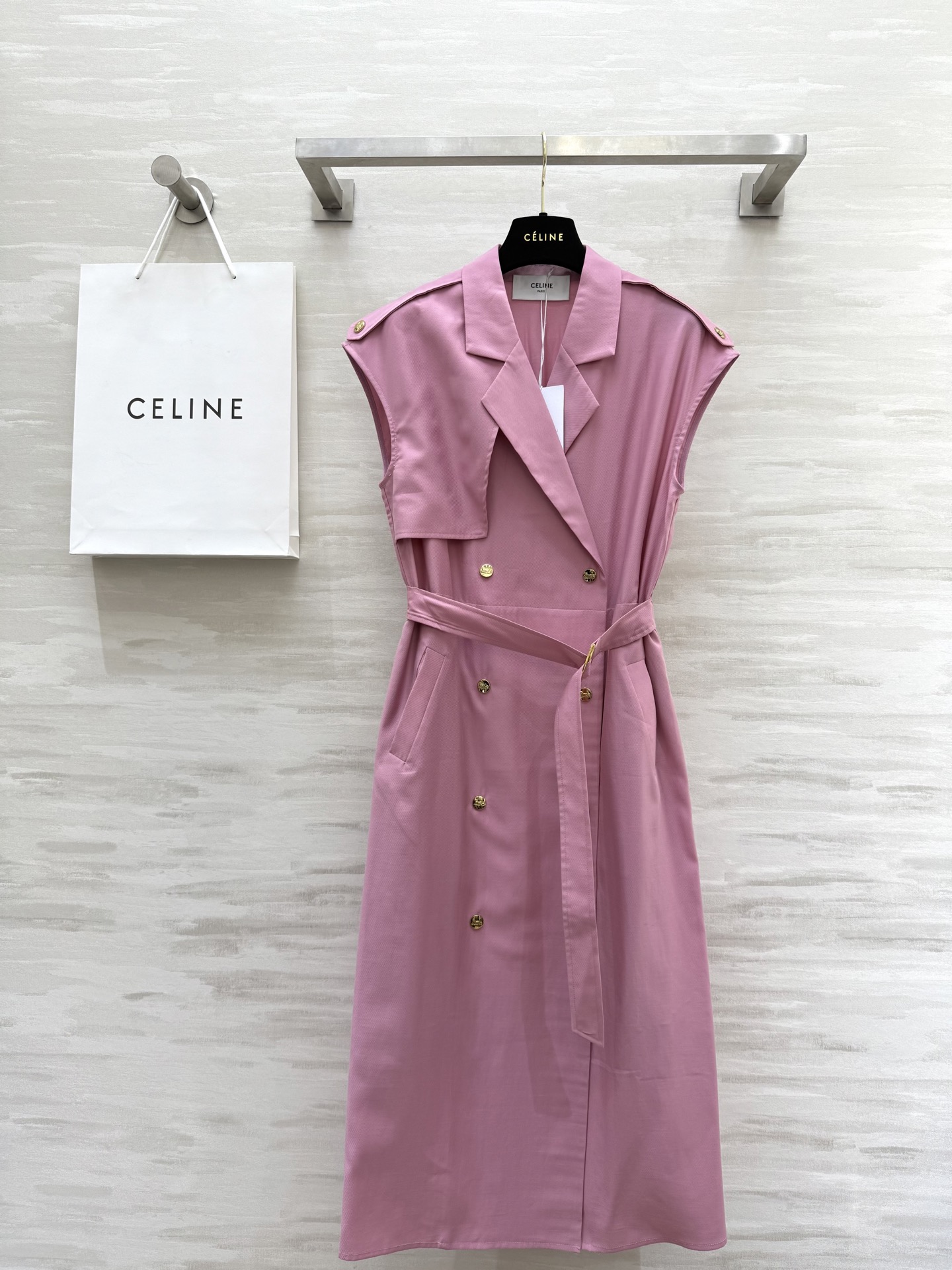 #Celin♡²⁵新款 风衣式收腰连衣裙 收腰设计超绝穿上瞬间勾勒出小蛮腰 显瘦效果一绝！高知感西装翻领