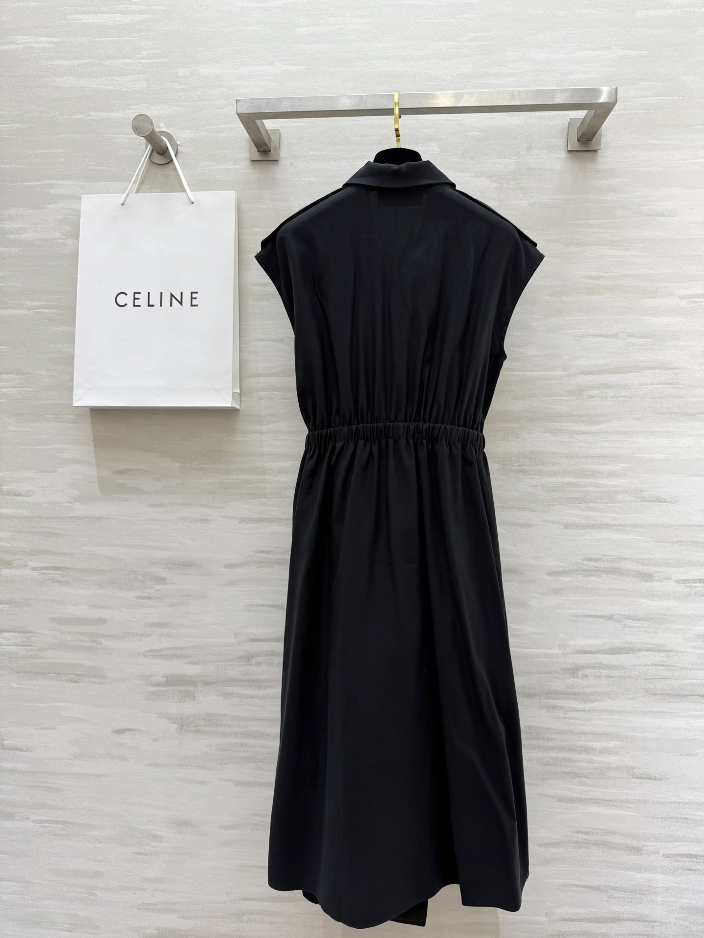 #Celin♡²⁵新款 风衣式收腰连衣裙 收腰设计超绝穿上瞬间勾勒出小蛮腰 显瘦效果一绝！高知感西装翻领