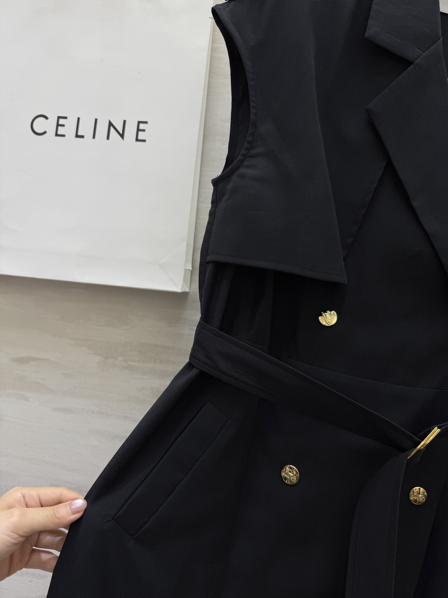 #Celin♡²⁵新款 风衣式收腰连衣裙 收腰设计超绝穿上瞬间勾勒出小蛮腰 显瘦效果一绝！高知感西装翻领