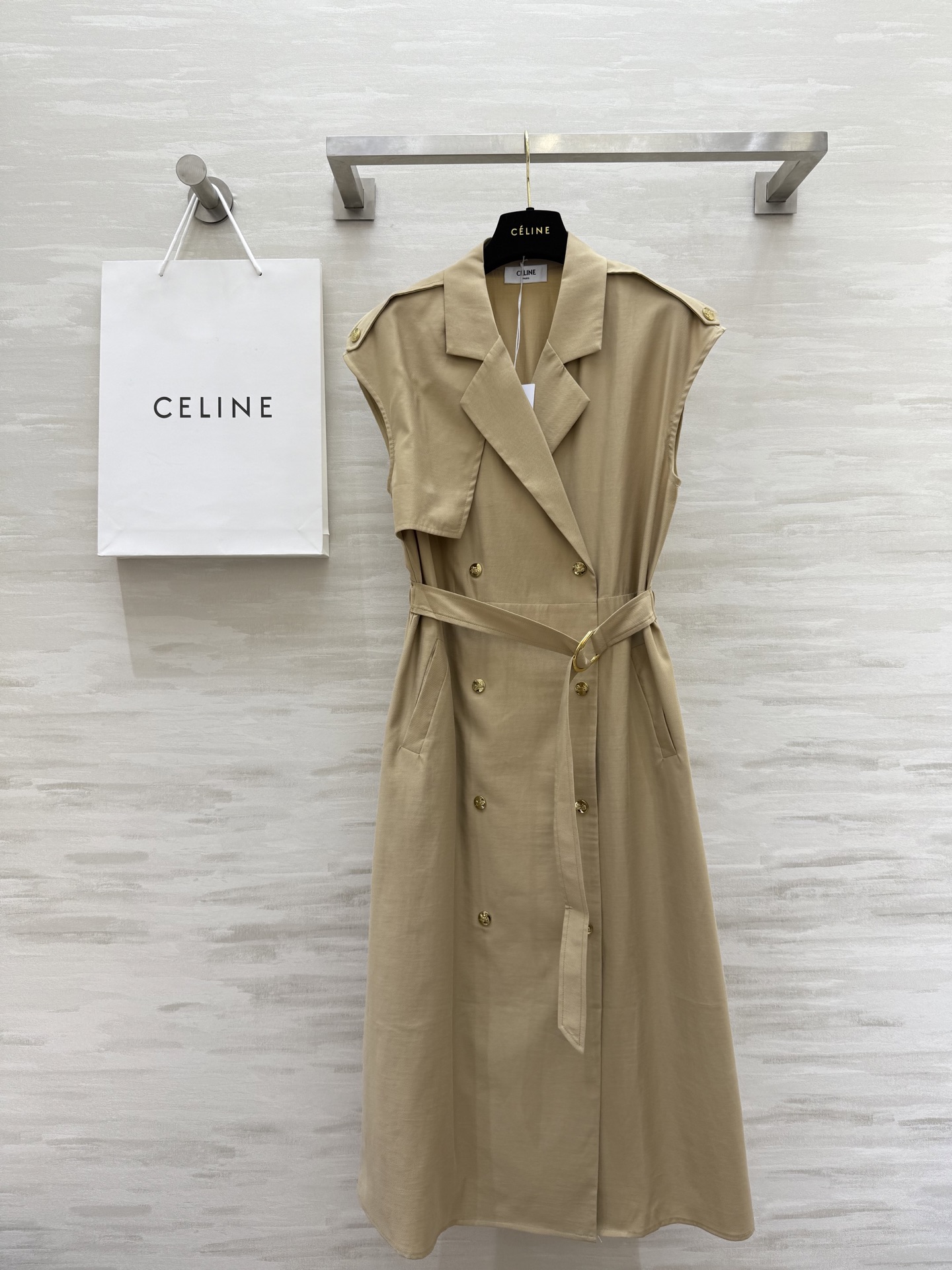 #Celin♡²⁵新款 风衣式收腰连衣裙 收腰设计超绝穿上瞬间勾勒出小蛮腰 显瘦效果一绝！高知感西装翻领