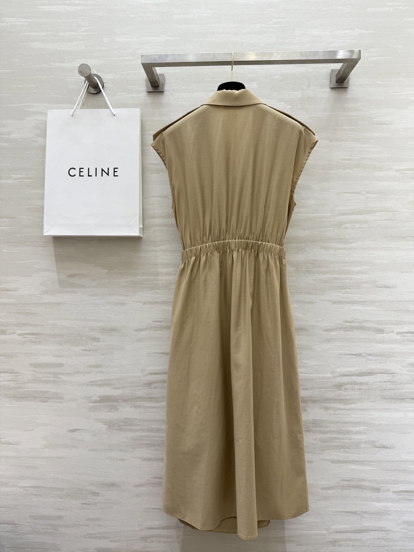 #Celin♡²⁵新款 风衣式收腰连衣裙 收腰设计超绝穿上瞬间勾勒出小蛮腰 显瘦效果一绝！高知感西装翻领