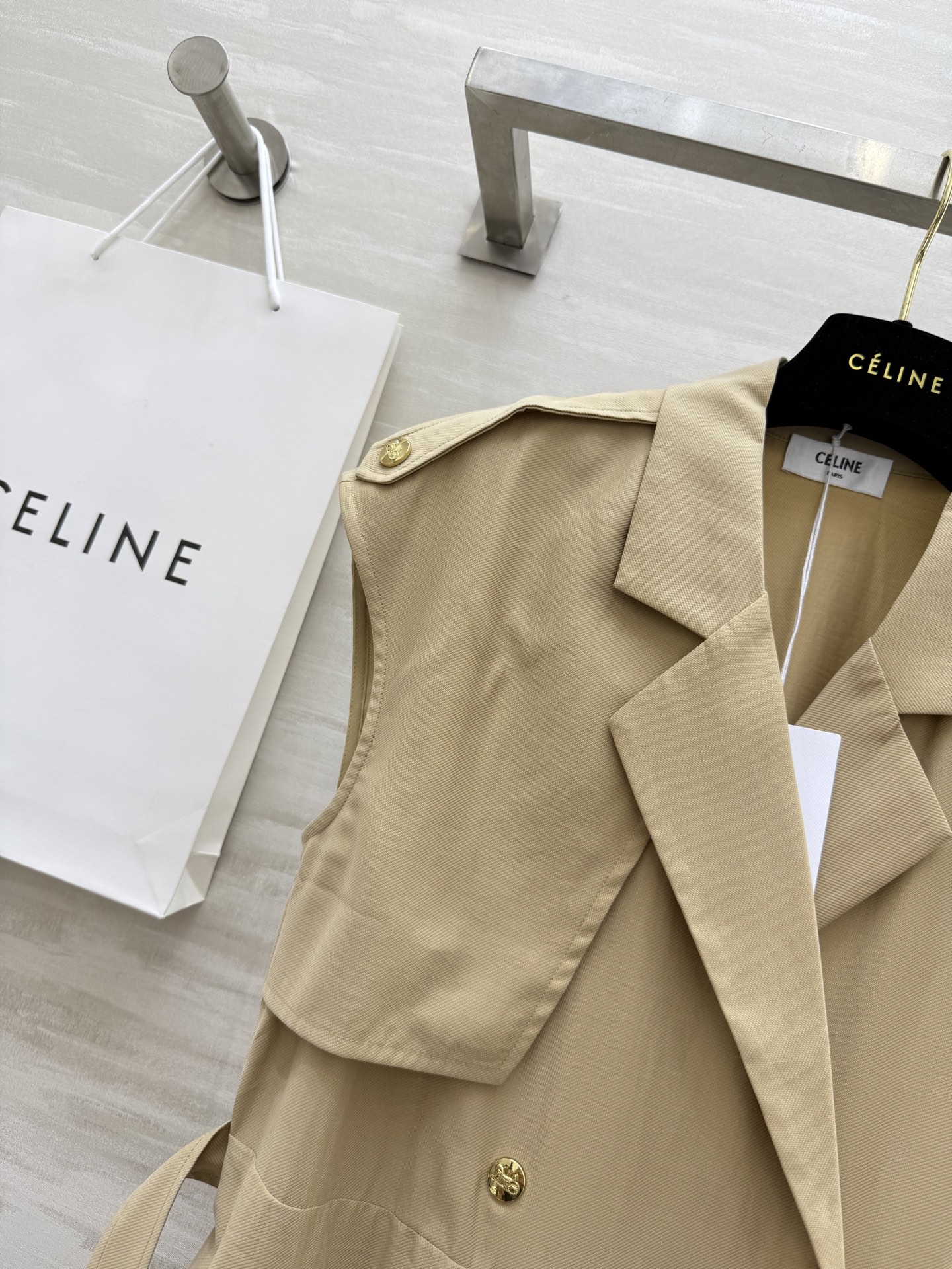 #Celin♡²⁵新款 风衣式收腰连衣裙 收腰设计超绝穿上瞬间勾勒出小蛮腰 显瘦效果一绝！高知感西装翻领