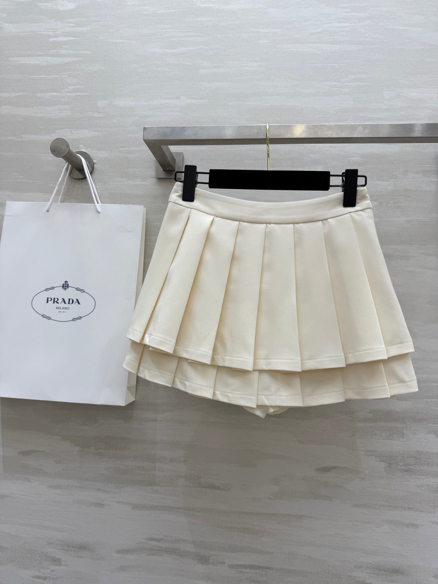 #Prad♡²⁵春夏爆品 百褶半裙 内里贴心安全裤防走光 立体剪裁完美显瘦 时髦百搭单品 高品质定制 现
