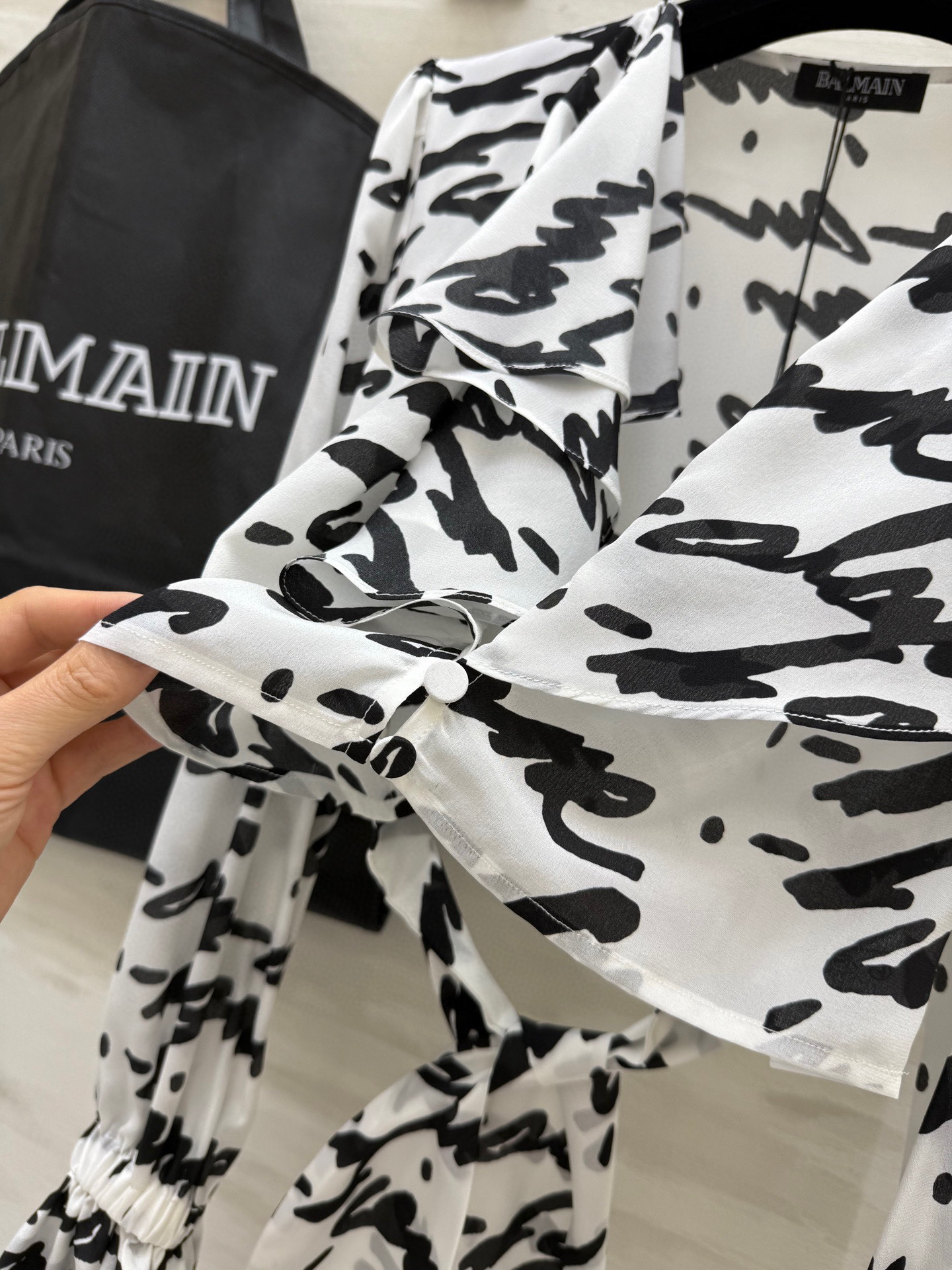 #BALMAI♡²⁵春夏新款 真丝泡泡袖衬衣 定制真丝质地 高品质 现货首发size：S/M/L（M码肩