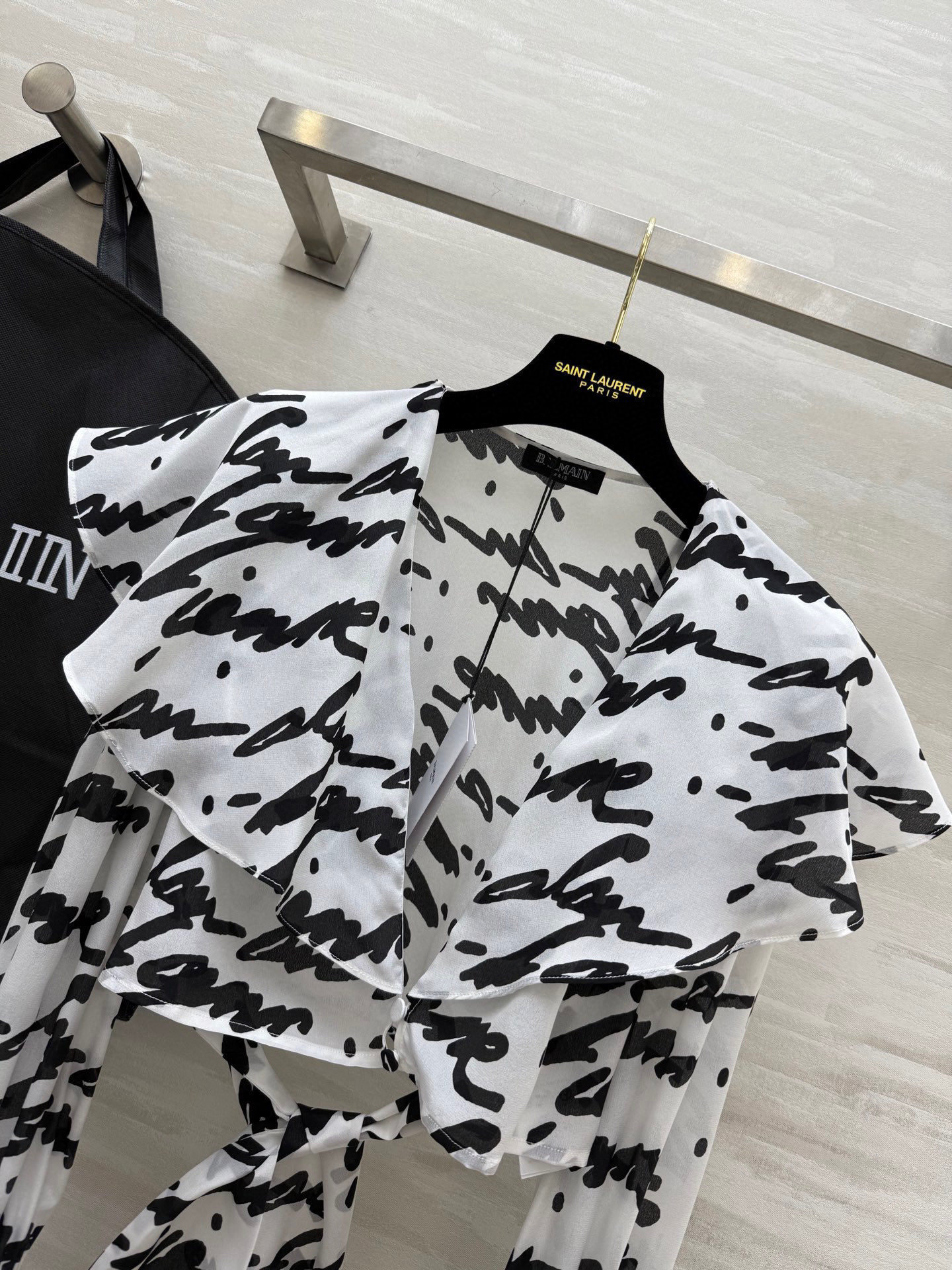 #BALMAI♡²⁵春夏新款 真丝泡泡袖衬衣 定制真丝质地 高品质 现货首发size：S/M/L（M码肩