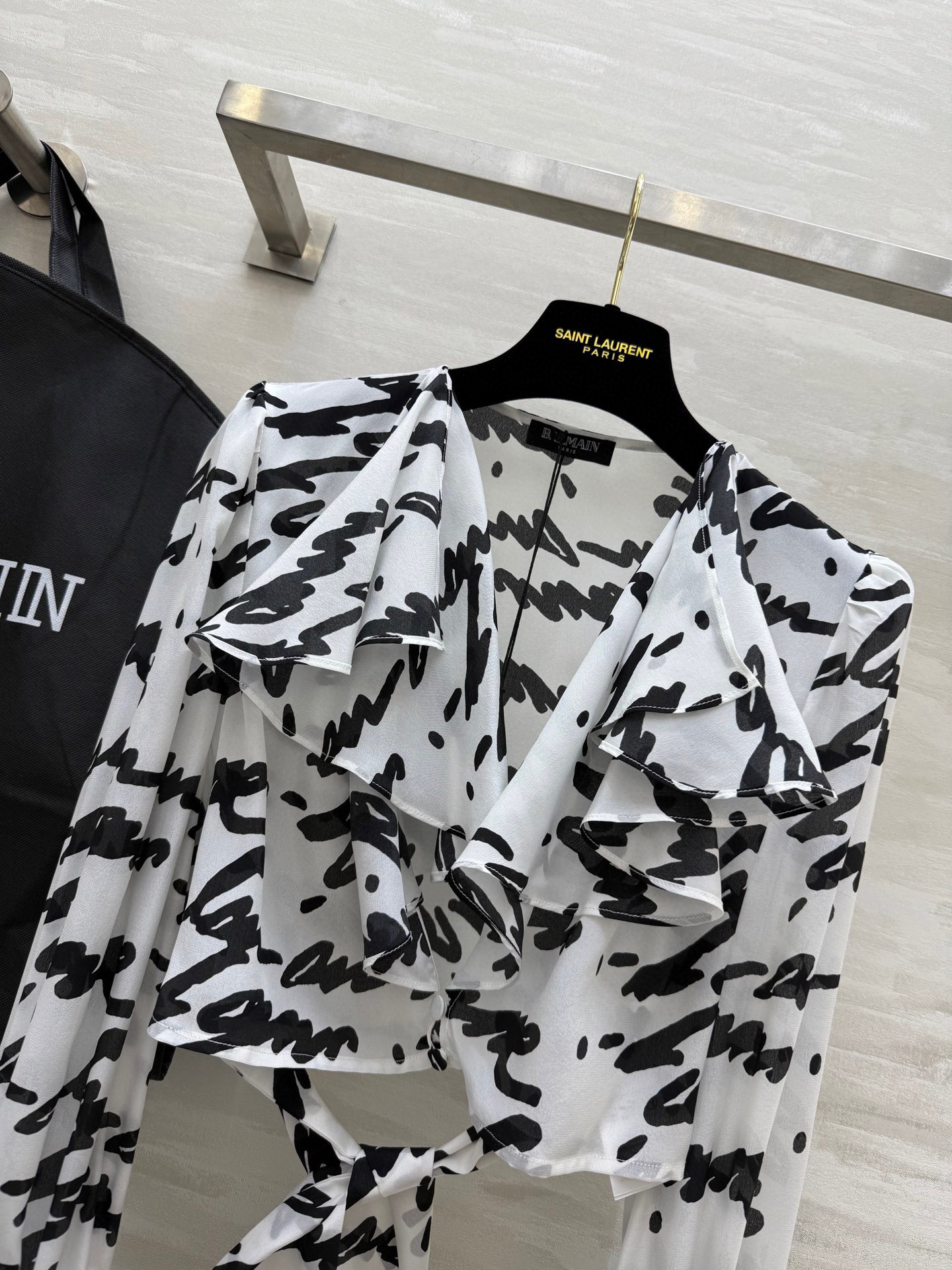 #BALMAI♡²⁵春夏新款 真丝泡泡袖衬衣 定制真丝质地 高品质 现货首发size：S/M/L（M码肩