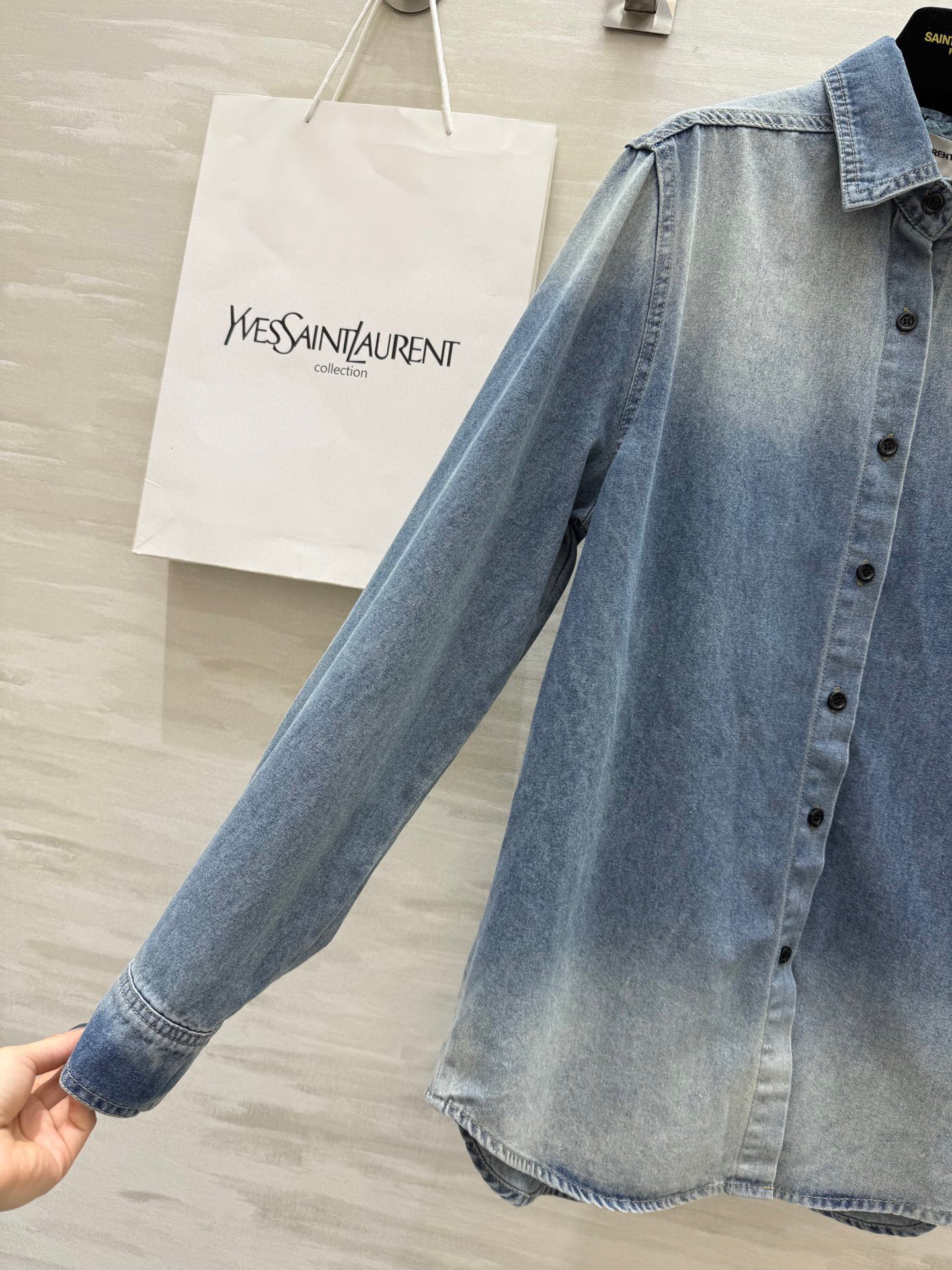#yls²⁵爆品 做旧渐变洗水牛仔衬衣 低调奢华ysl字母🪡 重工渐变洗水工艺 高品质定制 现货首发si