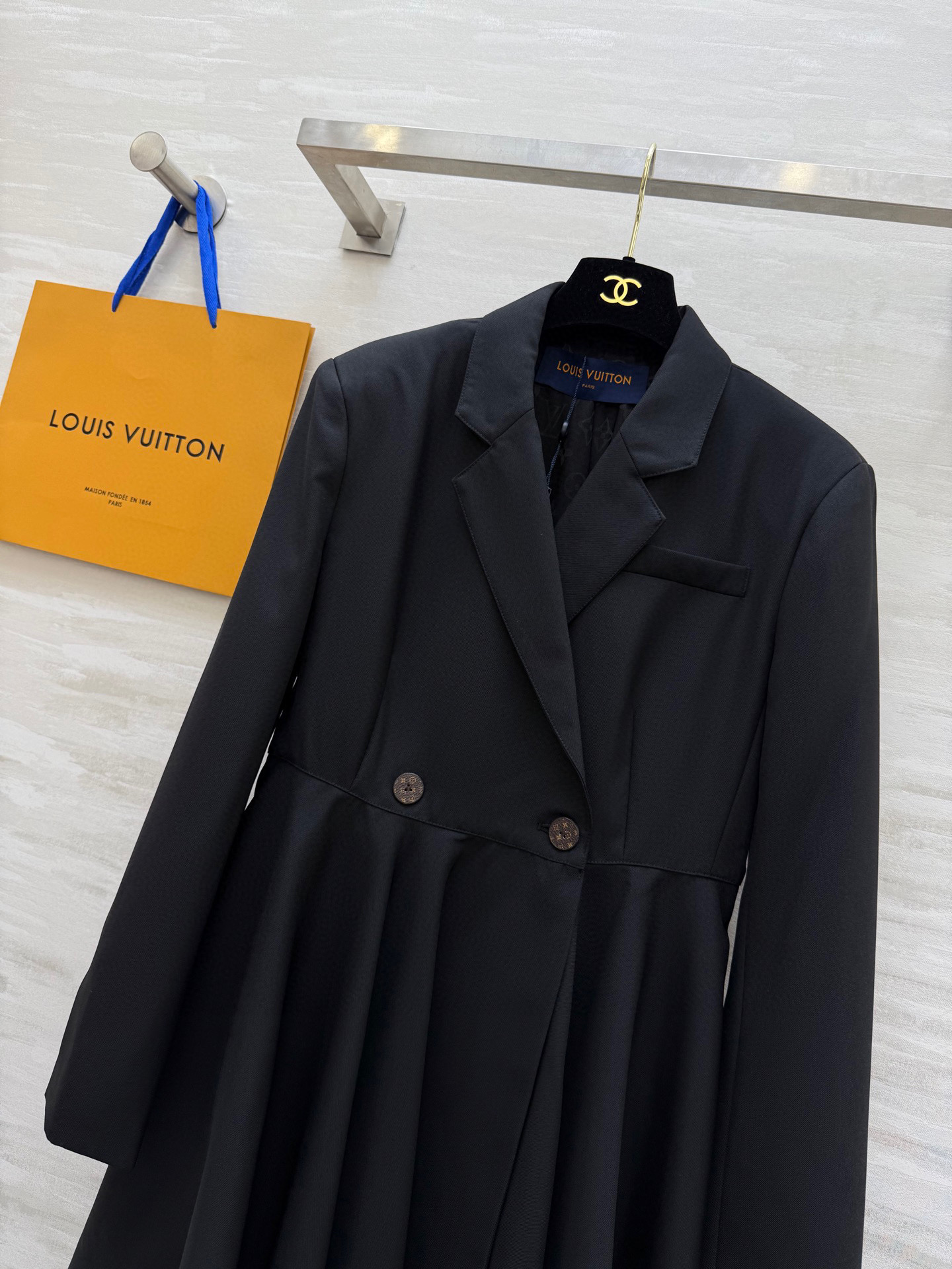 #Lv²⁵春夏新款 长袖西装连衣裙 高品质定制 现货首发size：S/M/L（M码肩宽：38，胸围：88