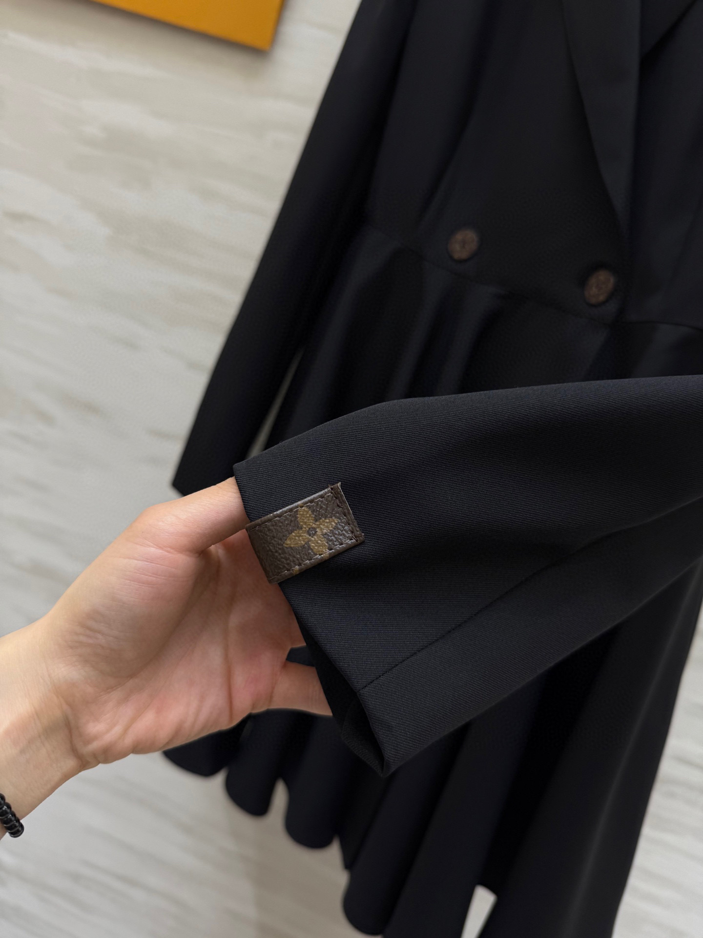 #Lv²⁵春夏新款 长袖西装连衣裙 高品质定制 现货首发size：S/M/L（M码肩宽：38，胸围：88