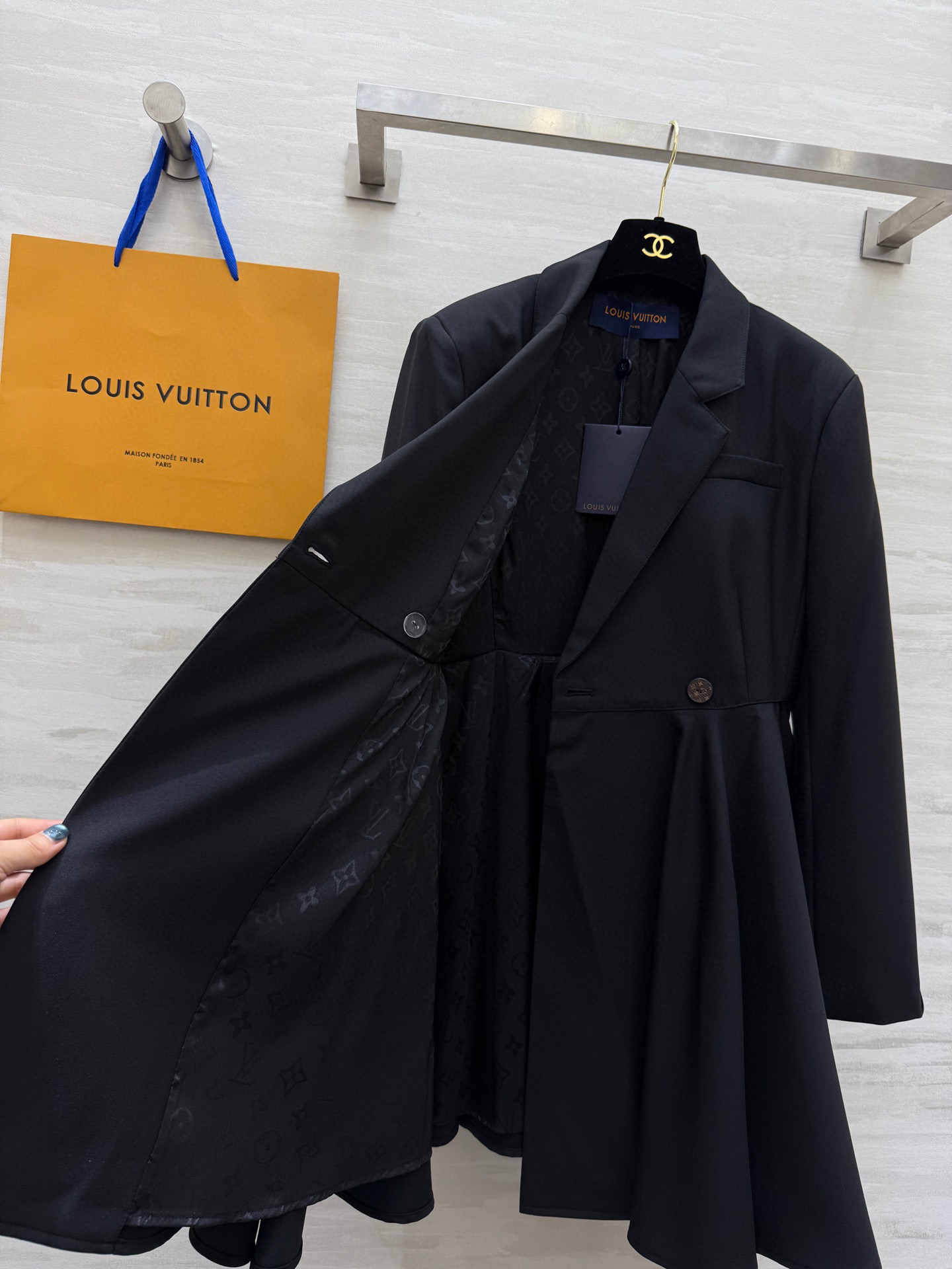 #Lv²⁵春夏新款 长袖西装连衣裙 高品质定制 现货首发size：S/M/L（M码肩宽：38，胸围：88