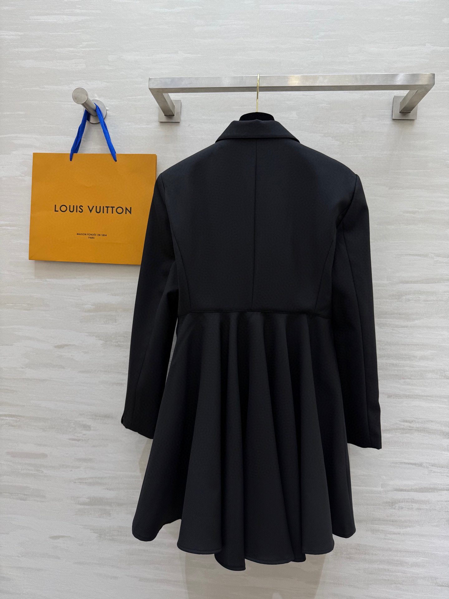 #Lv²⁵春夏新款 长袖西装连衣裙 高品质定制 现货首发size：S/M/L（M码肩宽：38，胸围：88