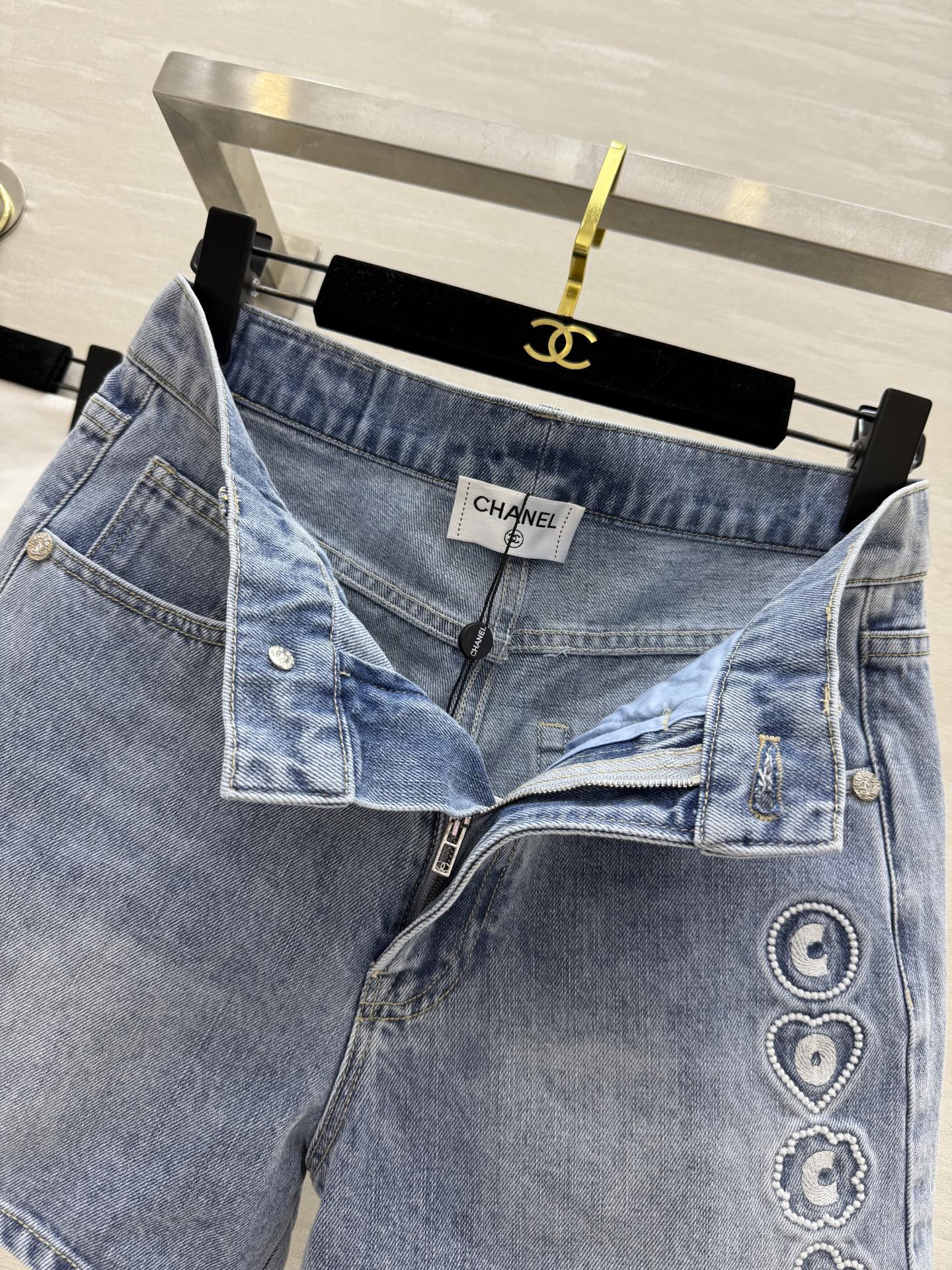 #Chane♡²⁵新款Coco联名 沙滩系列牛仔短裤 原版购入🛍️开发 严格对标细节 高品质定制 现货首