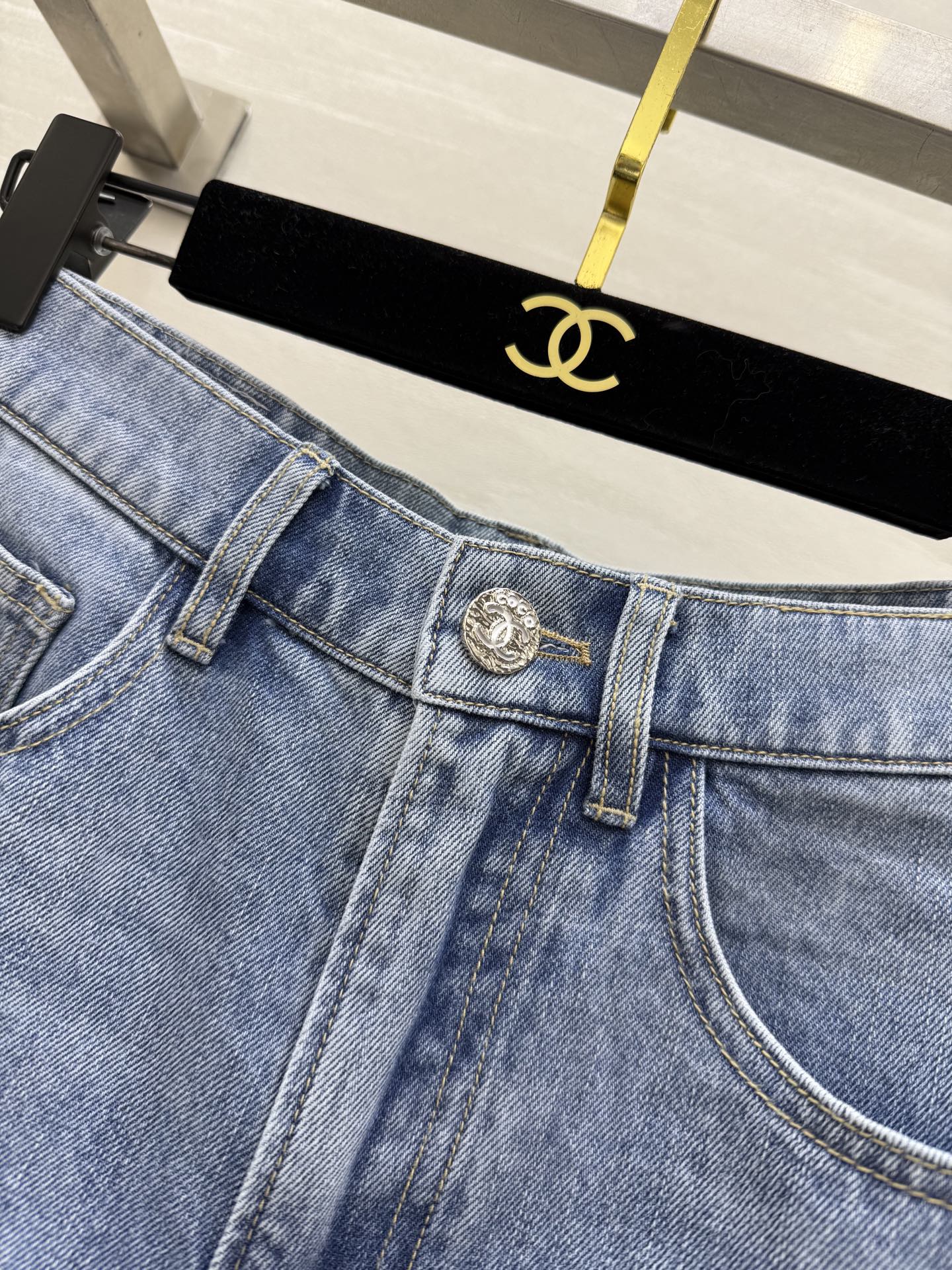 #Chane♡²⁵新款Coco联名 沙滩系列牛仔短裤 原版购入🛍️开发 严格对标细节 高品质定制 现货首