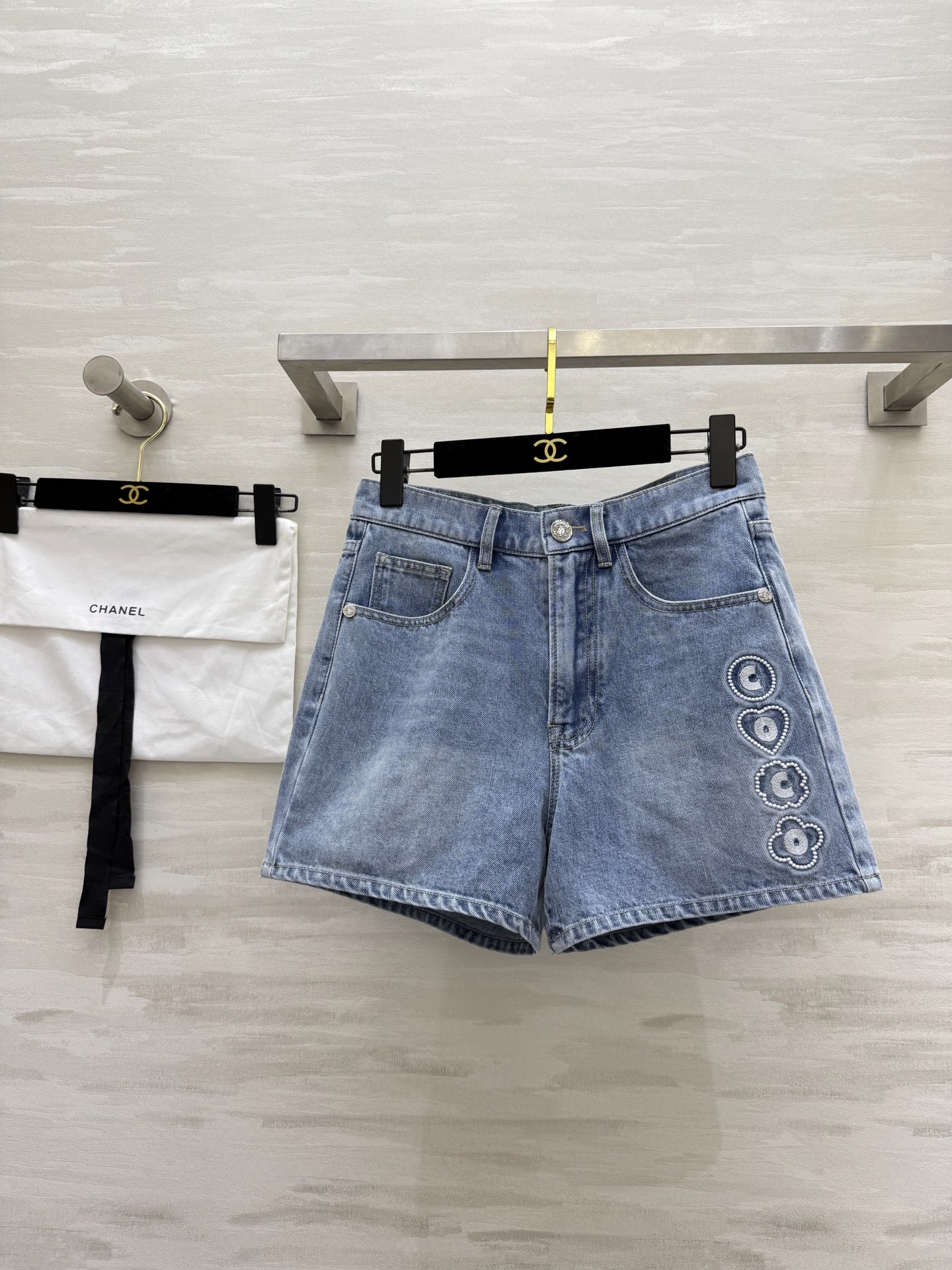 #Chane♡²⁵新款Coco联名 沙滩系列牛仔短裤 原版购入🛍️开发 严格对标细节 高品质定制 现货首