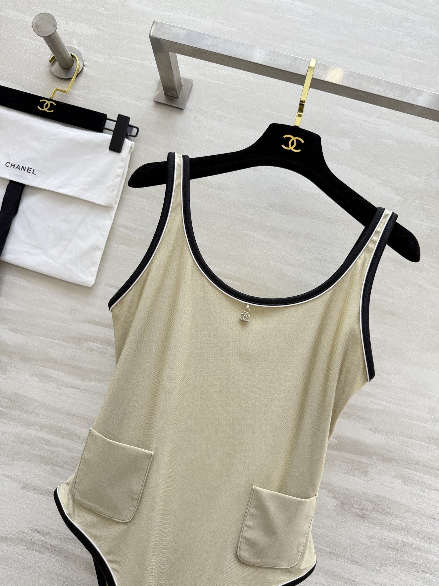 🎶Chane♡²⁵M✨Coco Beach系列 连体泳衣🖤沙滩风穿搭 5G入夏模式 后背满满设计感 高品