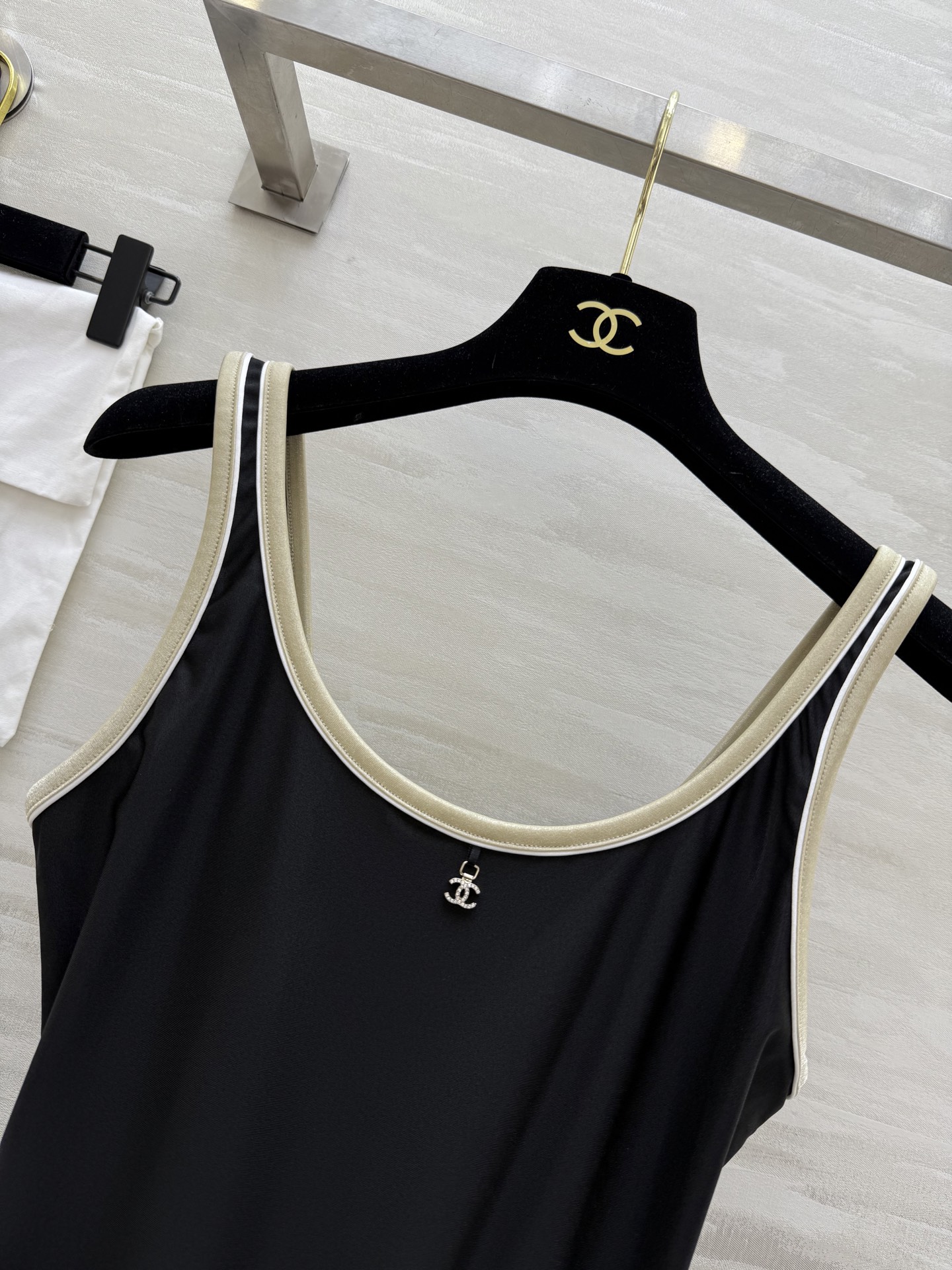🎶Chane♡²⁵M✨Coco Beach系列 连体泳衣🖤沙滩风穿搭 5G入夏模式 后背满满设计感 高品