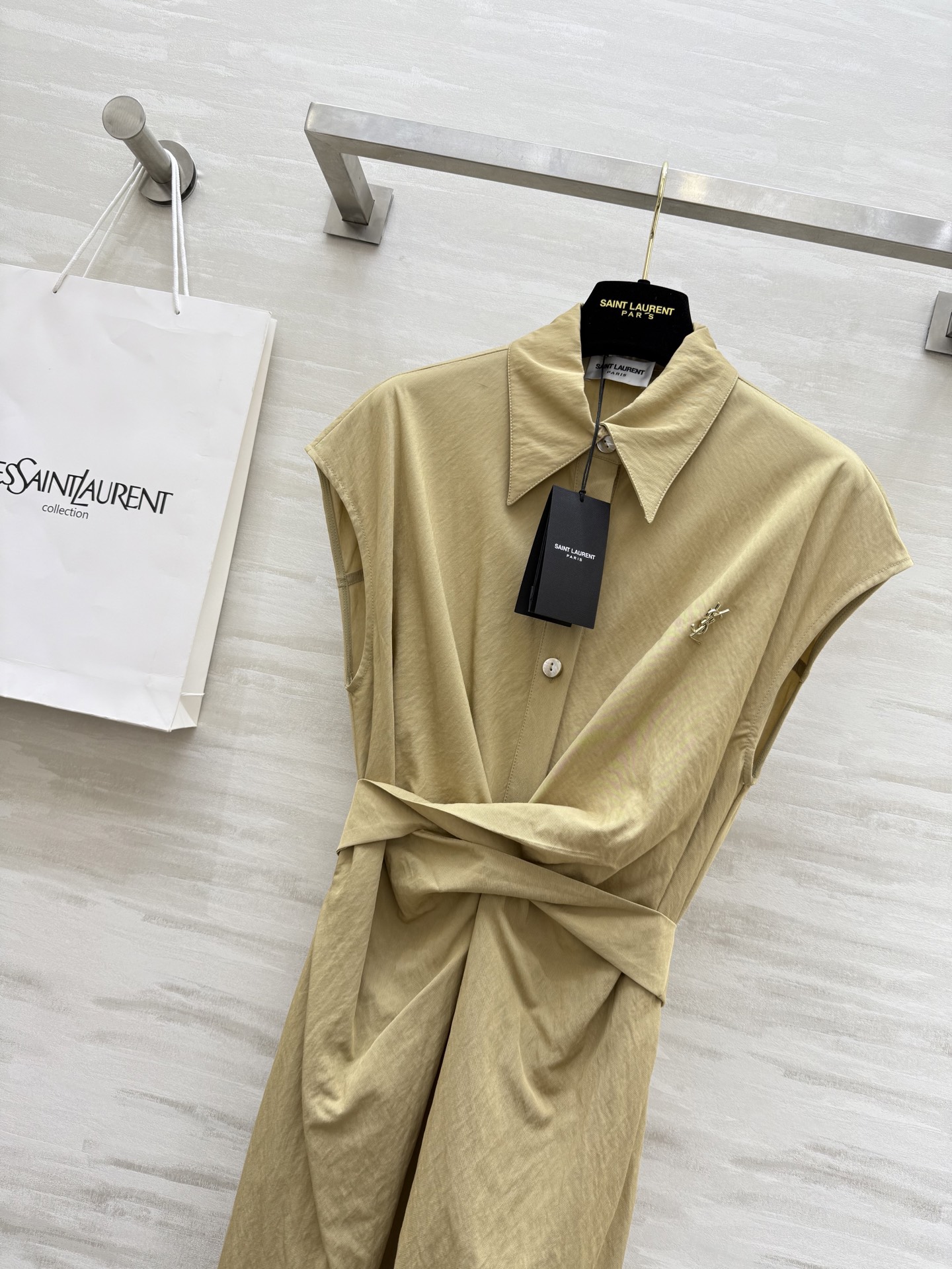 #ysl²⁵爆款 绑带丝棉衬衣式连衣裙 腰部可调节绑带设计收腰显瘦 立体剪裁版型无敌好看 定制丝棉质地亲