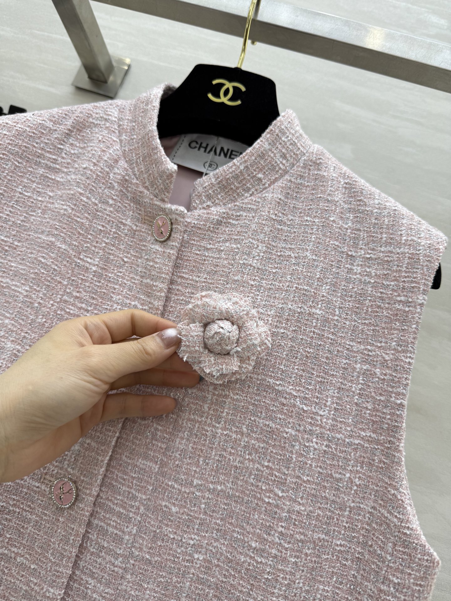 #Chane♡²⁵新款粗花呢立领马甲外套 定制粉色编制粗花呢甜美精致 立体剪裁上身版型超级好看 显瘦又高