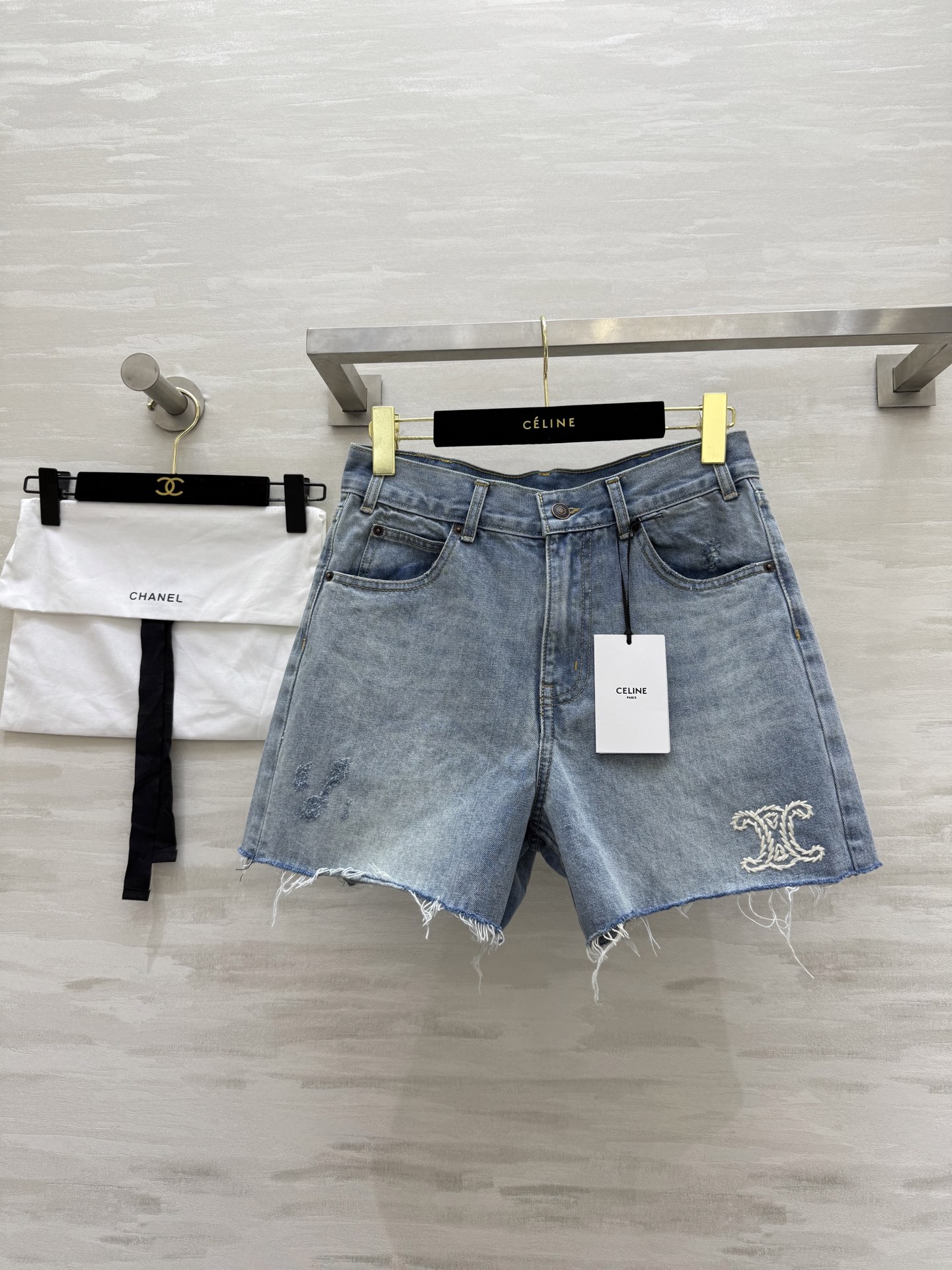 #Celin♡²⁵毛边刺绣🪡牛仔半裙 对标YB品质 高货 size：S/M/L（）