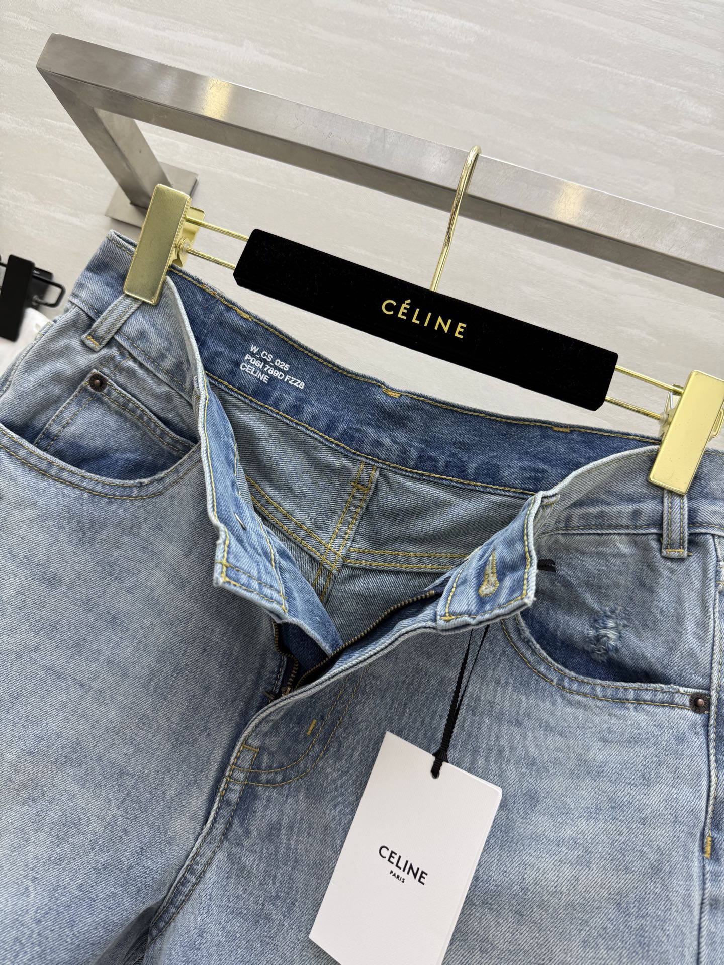 #Celin♡²⁵毛边刺绣🪡牛仔半裙 对标YB品质 高货 size：S/M/L（）