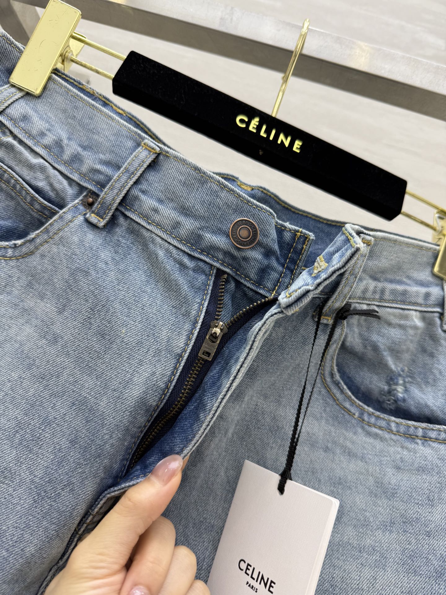 #Celin♡²⁵毛边刺绣🪡牛仔半裙 对标YB品质 高货 size：S/M/L（）