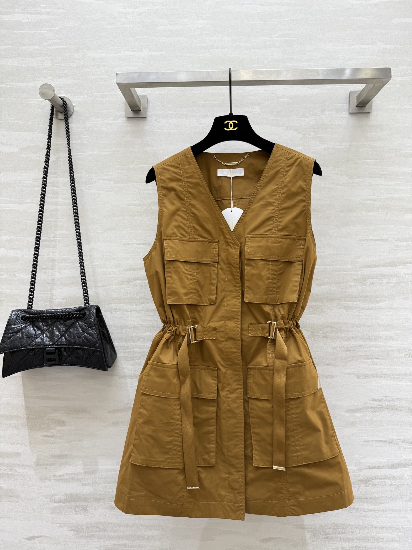 #Chlo♡²⁵新品 工装口袋马甲连衣裙 解构主义甜酷 少女风 高级又吸睛 松紧半腰抽绳腰扣设计凸显腰线