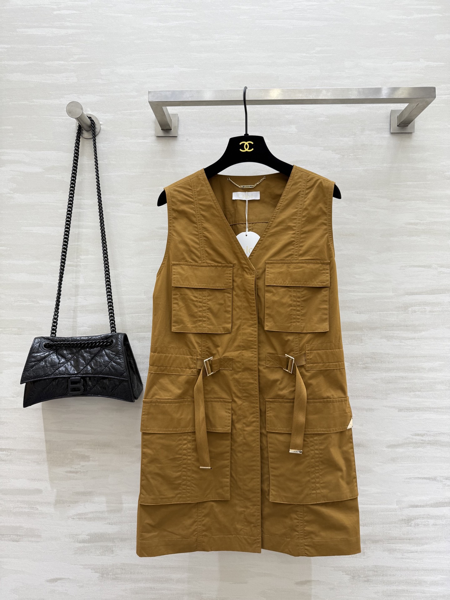 #Chlo♡²⁵新品 工装口袋马甲连衣裙 解构主义甜酷 少女风 高级又吸睛 松紧半腰抽绳腰扣设计凸显腰线