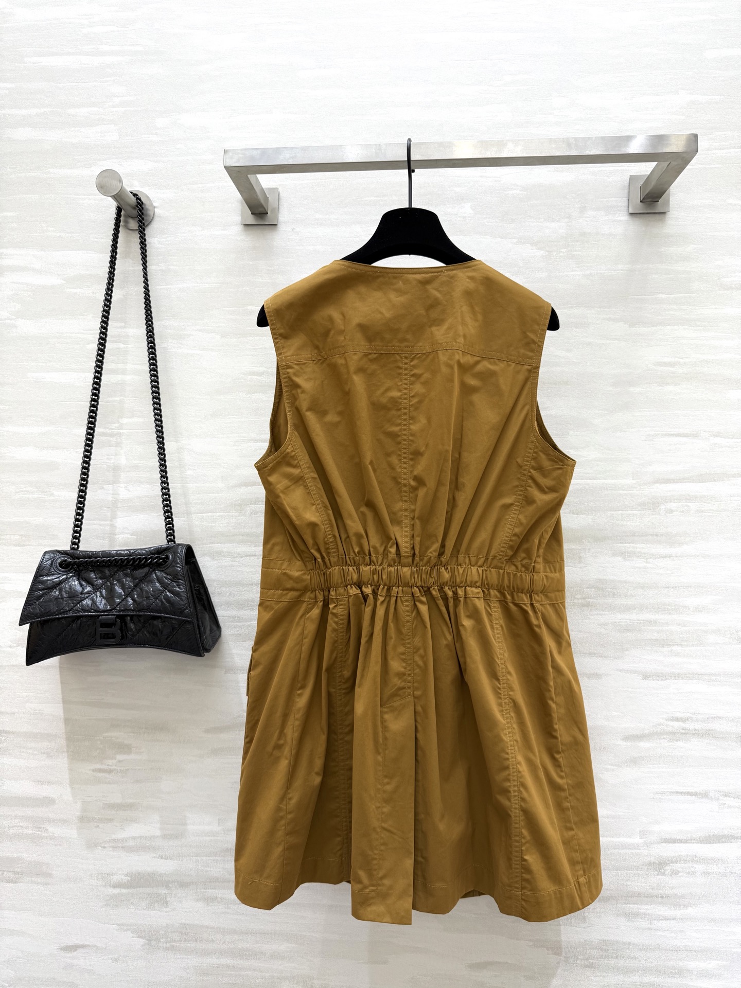 #Chlo♡²⁵新品 工装口袋马甲连衣裙 解构主义甜酷 少女风 高级又吸睛 松紧半腰抽绳腰扣设计凸显腰线