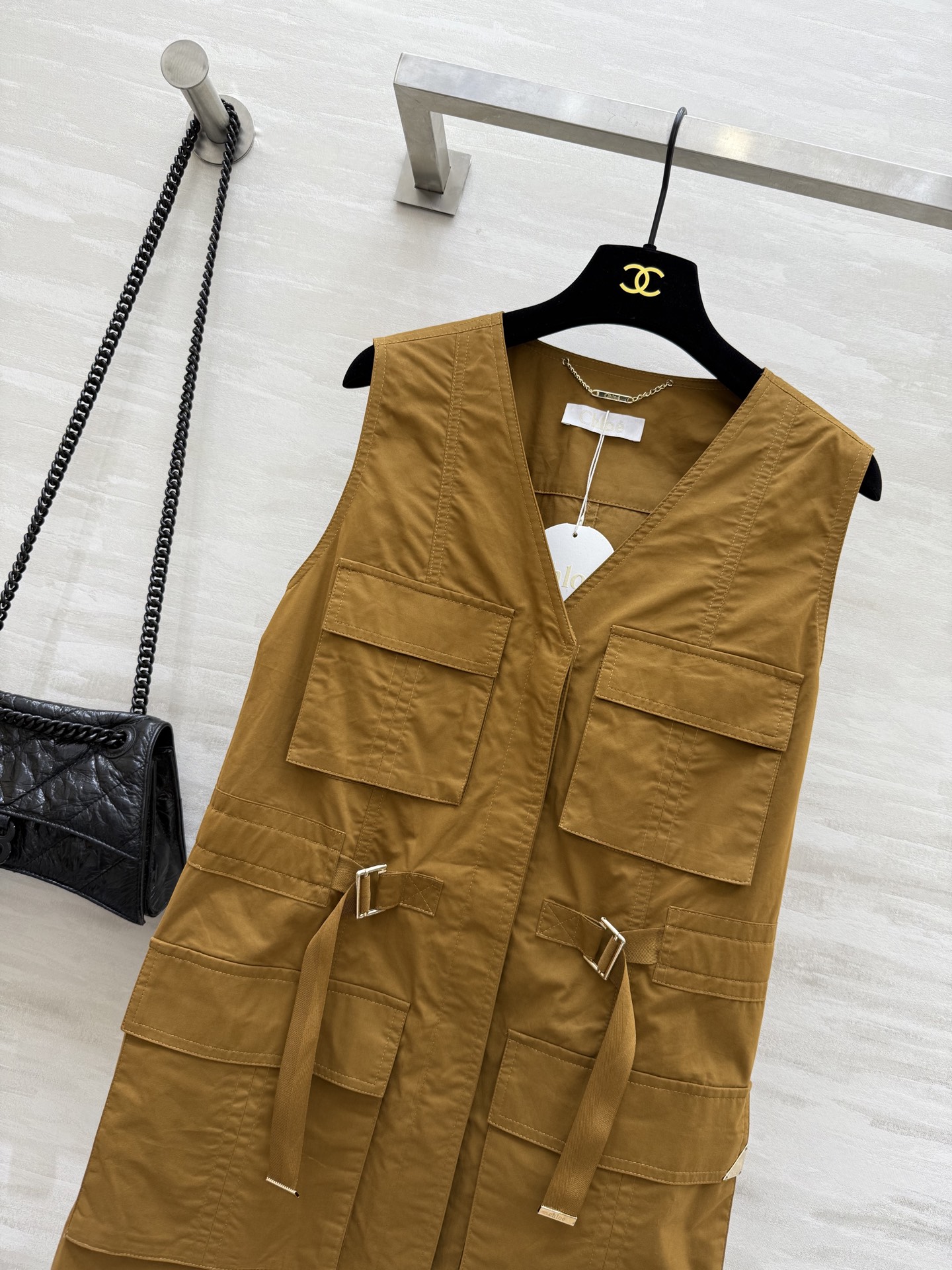 #Chlo♡²⁵新品 工装口袋马甲连衣裙 解构主义甜酷 少女风 高级又吸睛 松紧半腰抽绳腰扣设计凸显腰线