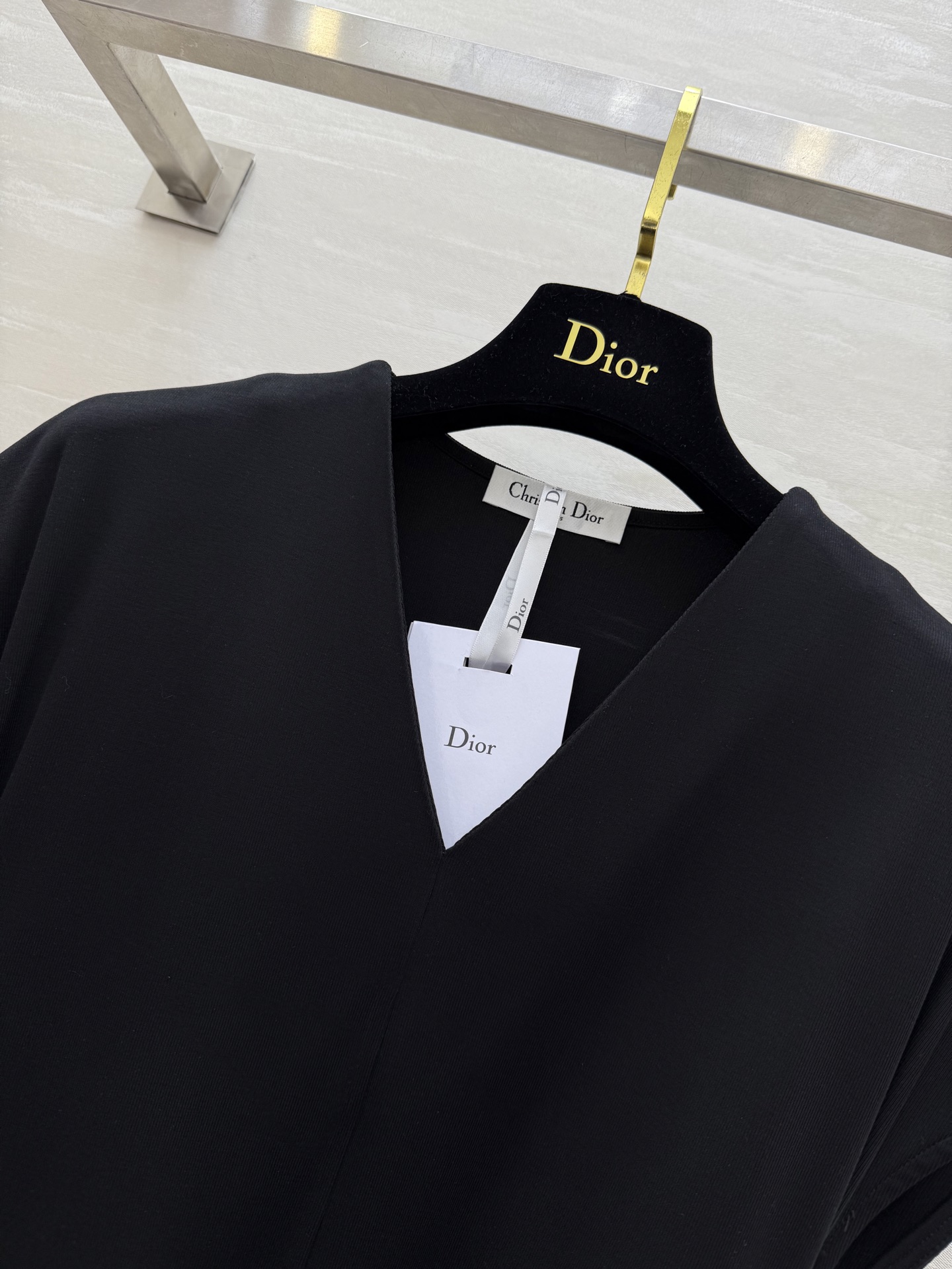 #DIO♡²⁵新款v领连衣裙 配送腰带 立体剪裁版型收腰显瘦 高品质 现货首发size：S/M/L/XL