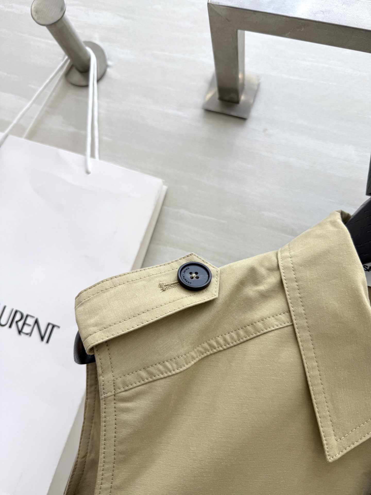 #ysl²⁵新款工装风风衣式套装 短款马甲搭配裙裤一套上身超级显高 自带飒爽气质 日常出门绝对不会撞款 
