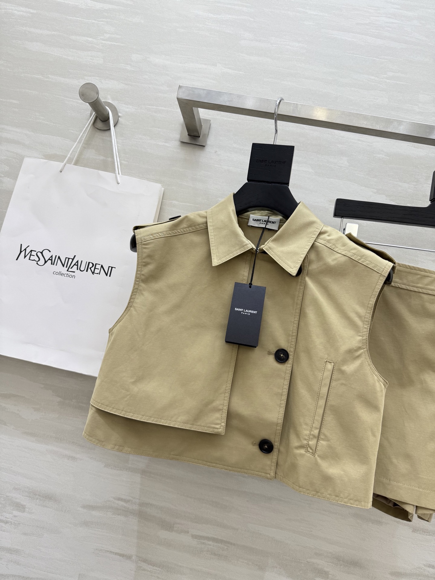#ysl²⁵新款工装风风衣式套装 短款马甲搭配裙裤一套上身超级显高 自带飒爽气质 日常出门绝对不会撞款 