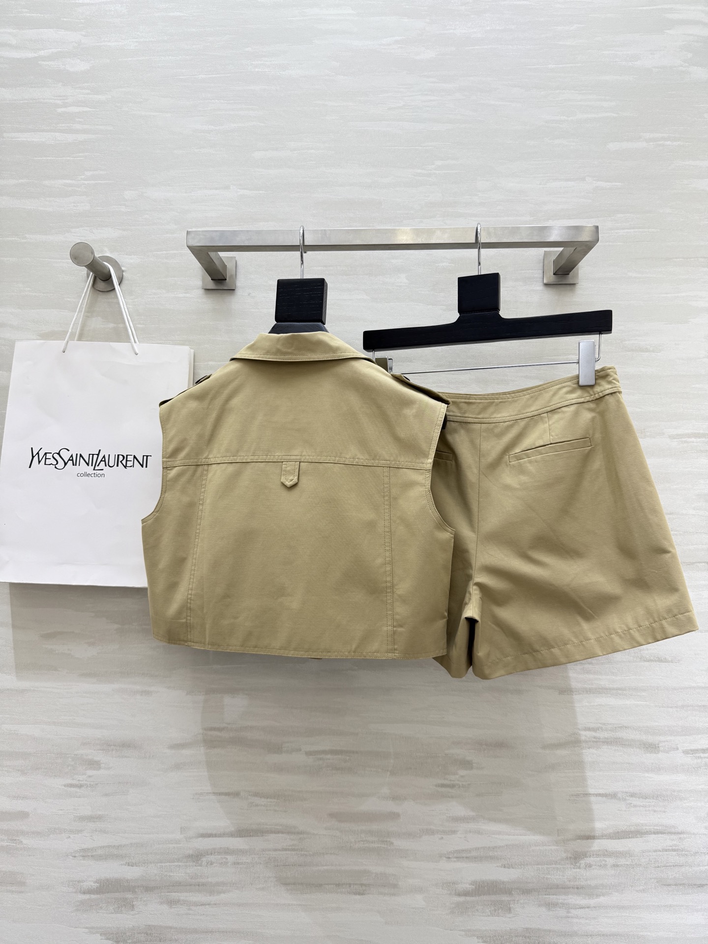 #ysl²⁵新款工装风风衣式套装 短款马甲搭配裙裤一套上身超级显高 自带飒爽气质 日常出门绝对不会撞款 
