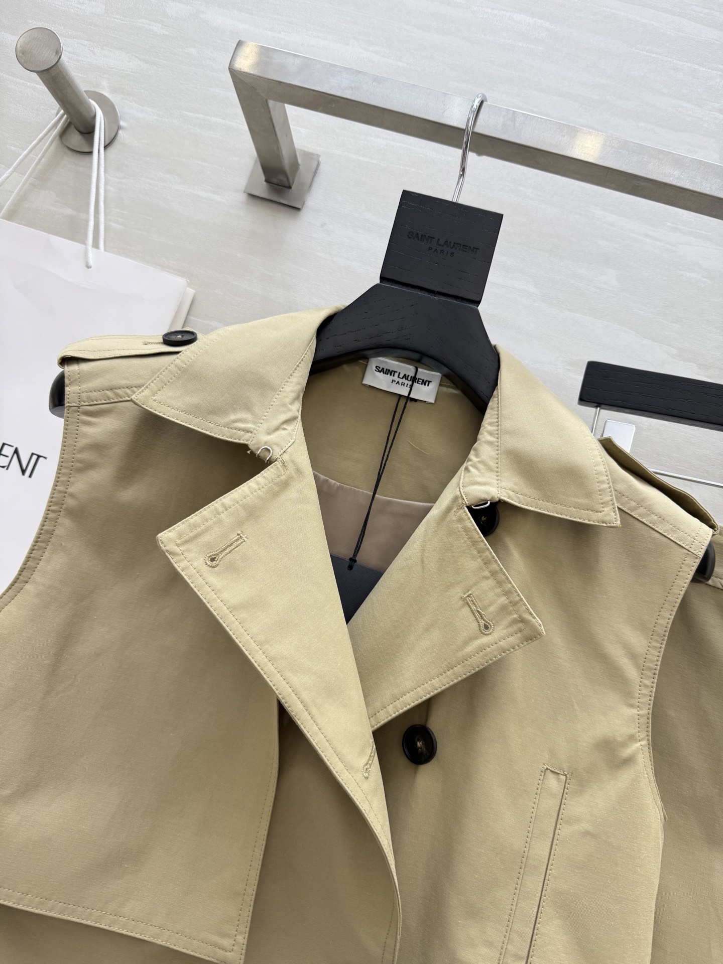 #ysl²⁵新款工装风风衣式套装 短款马甲搭配裙裤一套上身超级显高 自带飒爽气质 日常出门绝对不会撞款 
