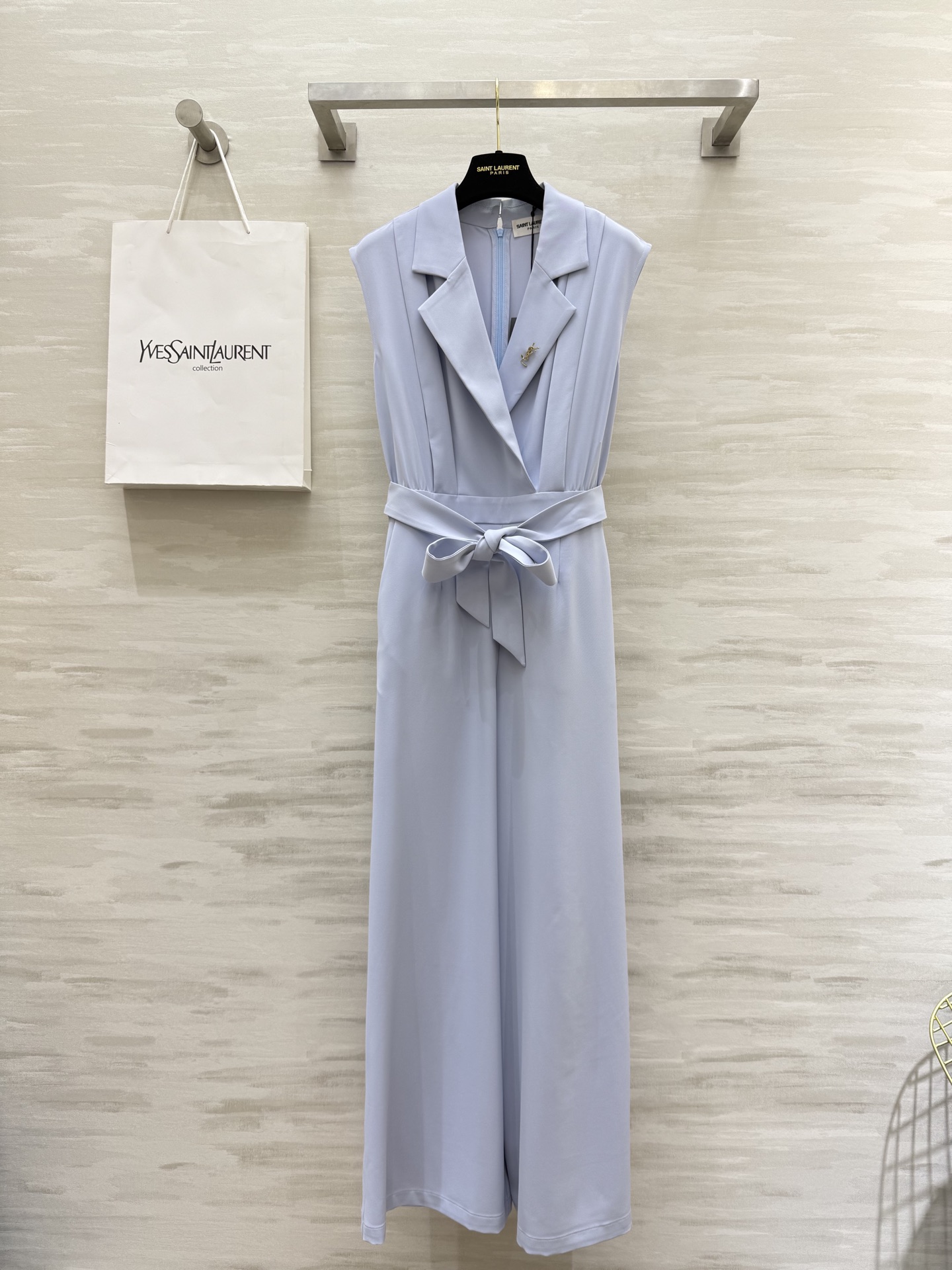 NO:429940,#ysl quiet and luxurious style' - Combination of low-key and luxury Suit jumpsuits Elegant and modern High-waist design High-slim and slim Waist belt easily outlines the waistline lines The jumpsuit design saves the trouble of matching The overall clean and neat and capable It is a good choice for commuting and daily life! High-quality customization Spot sizeS/M/L/XL (M size bust 92, waist 76, length 145), saint laurent, business suit, alexander wang19860909#ysl静奢风' - 低调与奢华融合 西装连体裤 优雅摩登 高腰设计 显高又显瘦 收腰腰带轻松勾勒腰部线条 连体裤设计省去搭配的烦恼 整体干净利落又干练 无论是通勤还是日常都是很好的选择哦！高品质定制 现货首发sizeS/M/L/XL（M码胸围92,腰围76,衣长145）,,saint laurent,business suit,alexander wang,Women's clothing