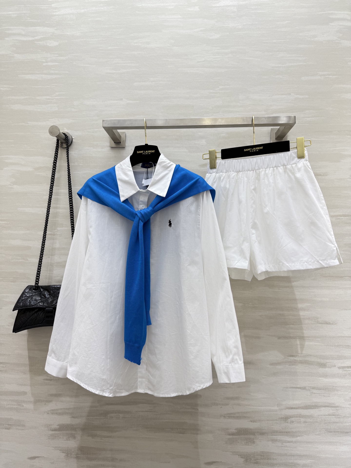 NO:431381,#PoLo Ruff Lauren Line Three-piece Set Set of pure linen white casual shirt set that breathes naturally. The fabric is breathable and softer the more you wash it, with a casual and lazy pleated beauty. Paired with a blue shawl, it is the finishing touch to enhance the overall layering of the shape. Highly recommended!  High-quality customization Spot first-time sizeS/M/L (size size 110, sleeved length 66, waist 60, trouser length 33), Shirts, Shawls, alexander wang19860909#PoLo拉夫劳伦亚麻三件套 套装自然呼吸的纯亚麻白色休闲衬衫套装 面料透气性极佳 且越洗越柔软自带随性慵懒的褶皱美感 搭配蓝色披肩堪称点睛之笔 提升整体造型层次感 强烈推荐！高品质定制 现货首发sizeS/M/L（s码胸围110,衣长66,腰围60,裤长33）,,shirts,shawls,alexander wang,Women's clothing