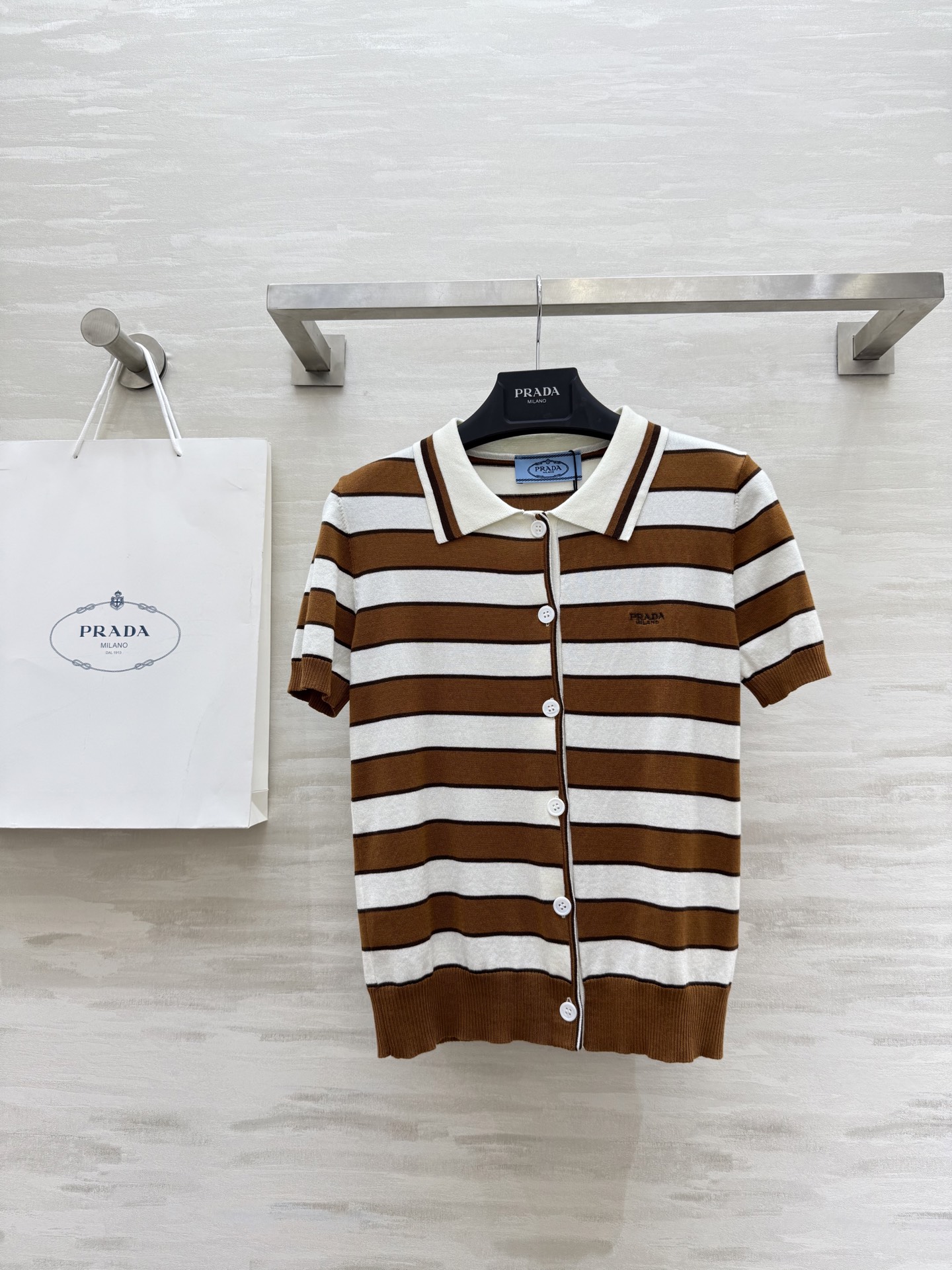 NO:432100,#Prad new style Keluli style contrast striped short-sleeved knitted cardigan high-quality customization spot first-time sizeS/M/L (), prada, T-shirt, alexander wang19860909#Prad新款 可露丽风撞色条纹短袖针织开衫 高品质定制 现货首发sizeS/M/L（）,,prada,T-shirt,alexander wang,Women's clothing