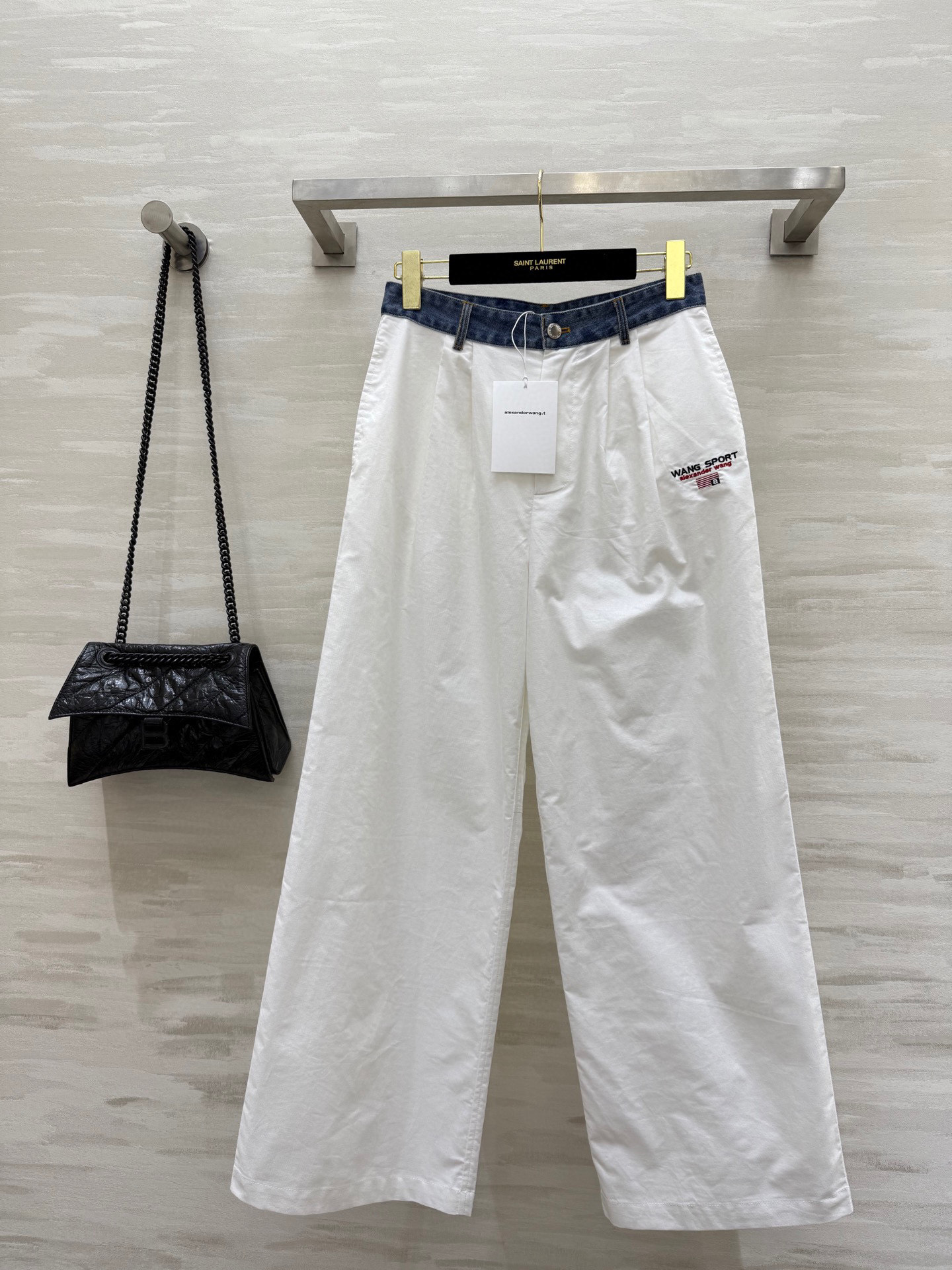 NO:433026,#alexanderwan denim spliced ​​wide-leg trousers pocket logo embroidery high-quality customization spot first-time sizeS/M/L (size s waist 68, hip 98, clothing length 99), alexander wang19860909#alexanderwan牛仔拼接阔腿长裤 口袋logo刺绣 高品质定制 现货首发sizeS/M/L（s码腰围68,臀围98,衣长99）,,alexander wang,Women's clothing