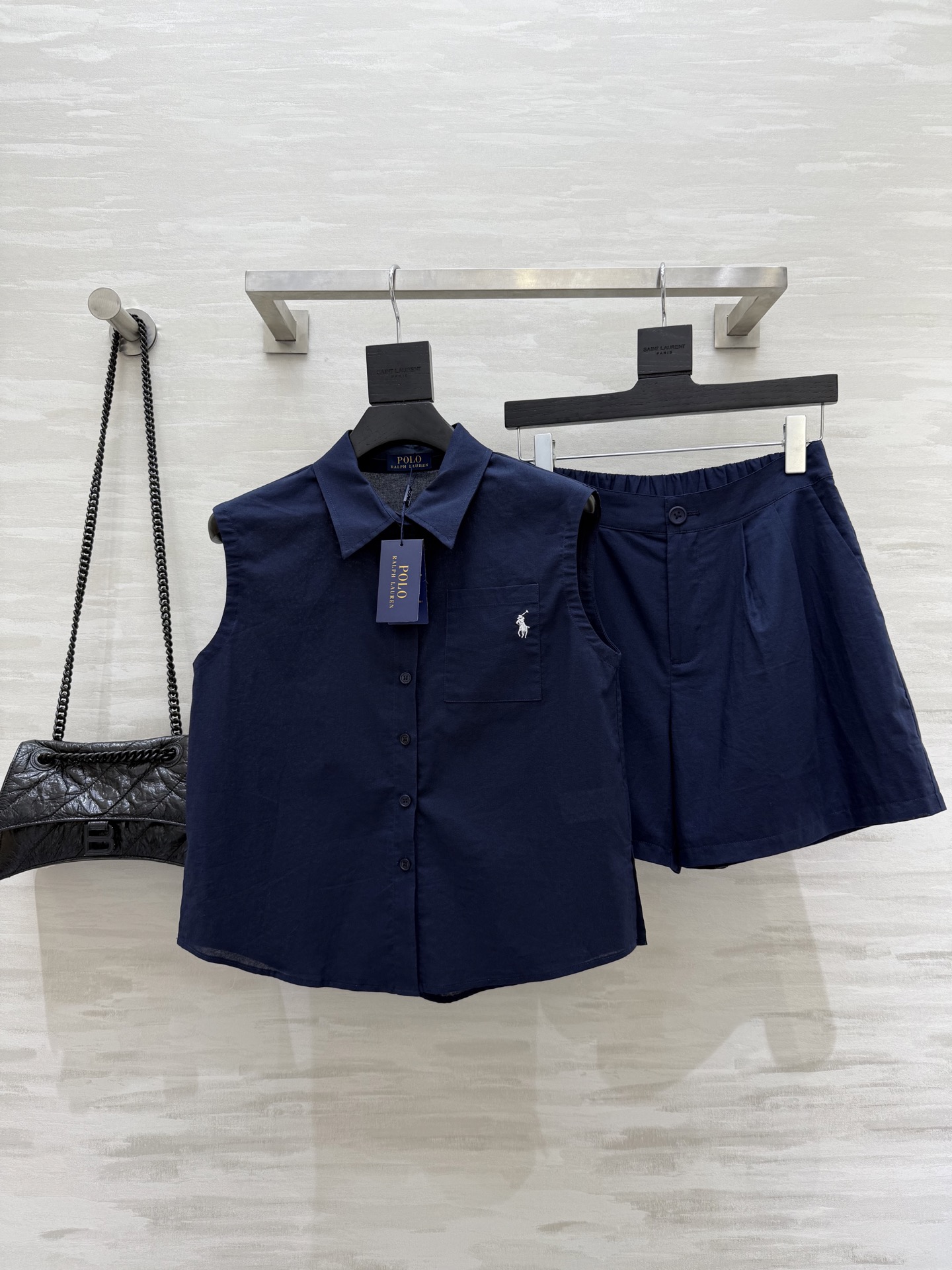 NO:434101,#PoLo Laf Lauren's new style, classic logo embroidery casual set, logo embroidery embroidery embroidery embroidery on the upper body, creating a casual and comfortable item, versatile and not picky, linen blended fabric texture is comfortable and breathable, high-quality customization, spot first-time sizeS/M/L (size s-s bust 96, 55 length, waist 64, hip 102, trouser length 38),,alexander wang19860909#PoLo拉夫劳伦新款 经典logo刺绣休闲套装 logo标识刺绣点缀上身帅气又时髦 打造休闲舒适单品 百搭不挑人 亚麻混纺面料质感舒适透气 高品质定制 现货首发sizeS/M/L（s码胸围96,衣长55,腰围64,臀围102,裤长38）,,alexander wang,Women's clothing