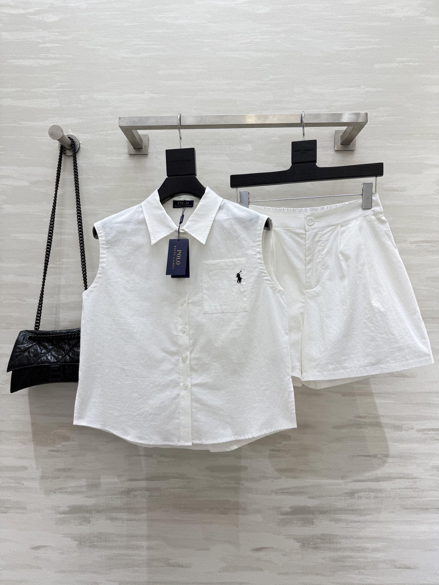 NO:434097,#PoLo Laf Lauren's new style, classic logo embroidery casual set, logo embroidery embroidery embroidery embroidery on the upper body, creating a casual and comfortable item, versatile and not picky, linen blended fabric texture is comfortable and breathable, high-quality customization, spot first-time sizeS/M/L (size s-s bust 96, 55 length, waist 64, hip 102, trouser length 38),,alexander wang19860909#PoLo拉夫劳伦新款 经典logo刺绣休闲套装 logo标识刺绣点缀上身帅气又时髦 打造休闲舒适单品 百搭不挑人 亚麻混纺面料质感舒适透气 高品质定制 现货首发sizeS/M/L（s码胸围96,衣长55,腰围64,臀围102,裤长38）,,alexander wang,Women's clothing