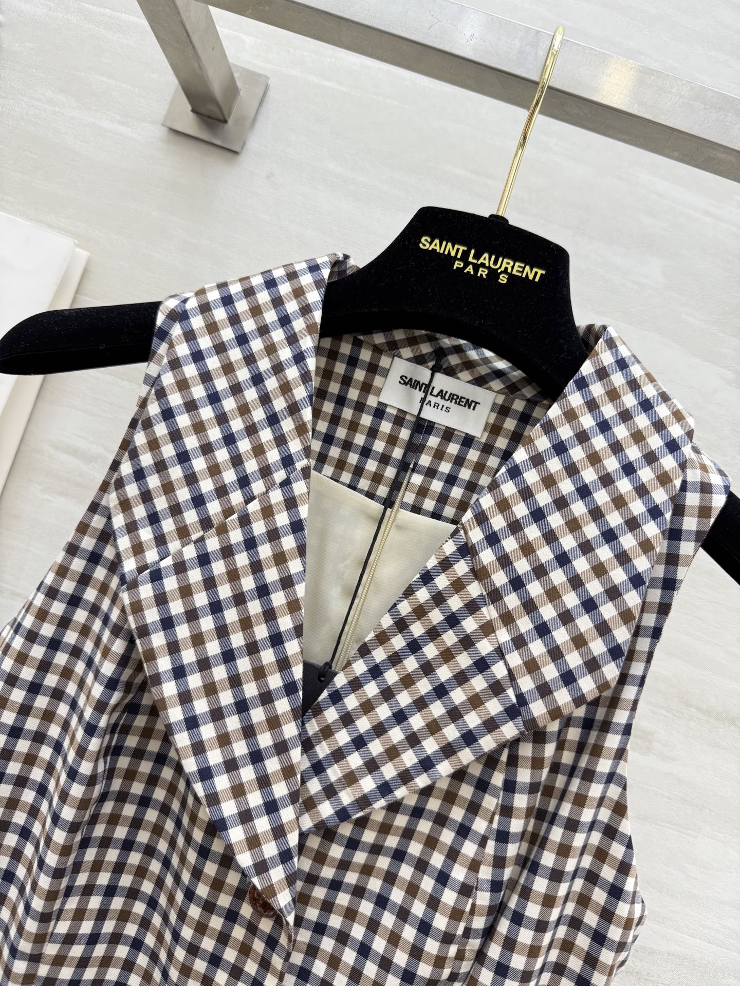 #ysl²⁵度假系列⛱️ 浪漫复古 优雅法式收腰大摆衬衫式连衣裙 立体收腰版型超级显瘦 高品质定制 现货