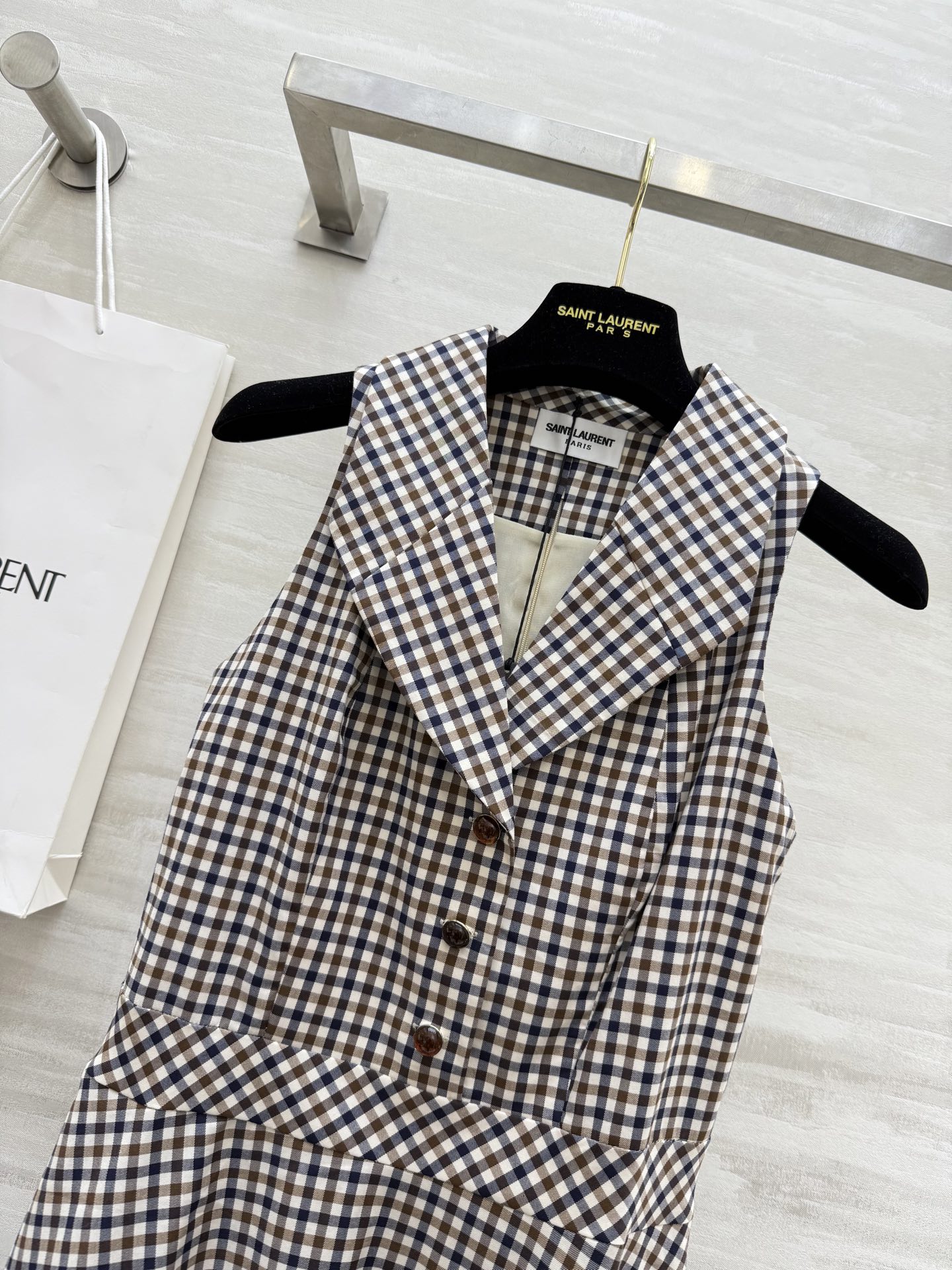 #ysl²⁵度假系列⛱️ 浪漫复古 优雅法式收腰大摆衬衫式连衣裙 立体收腰版型超级显瘦 高品质定制 现货