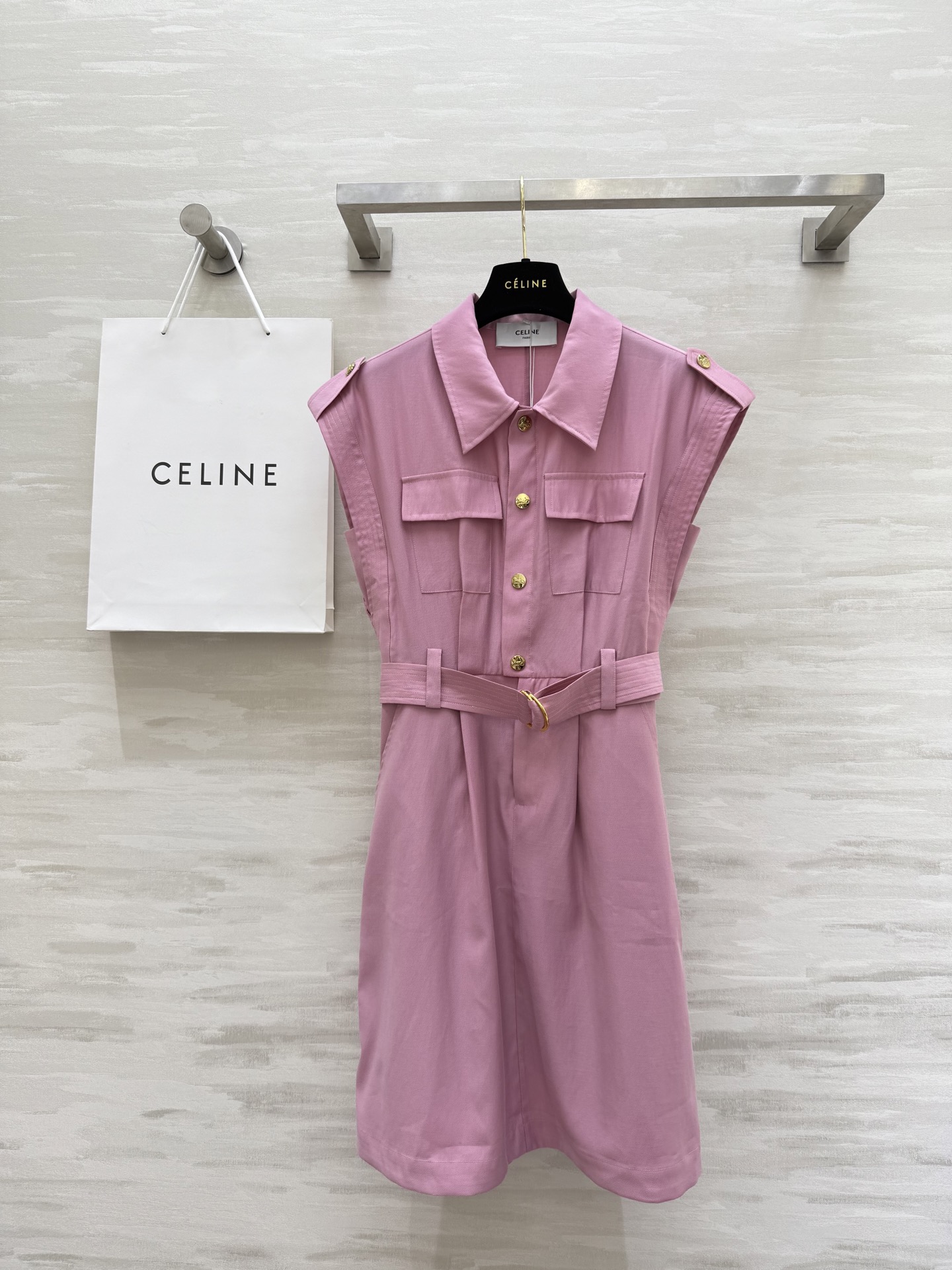 #Celin♡²⁵老钱风 风衣式连衣裙 高腰收腰设计超绝 穿上瞬间勾勒出小蛮腰 显瘦效果一流 马甲式设计
