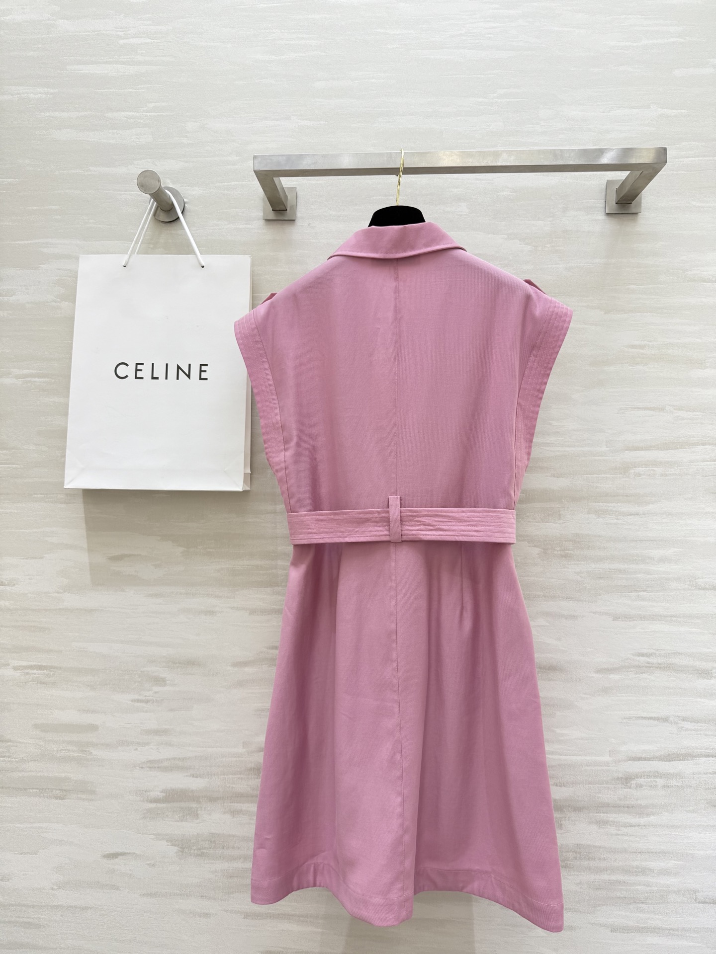 #Celin♡²⁵老钱风 风衣式连衣裙 高腰收腰设计超绝 穿上瞬间勾勒出小蛮腰 显瘦效果一流 马甲式设计