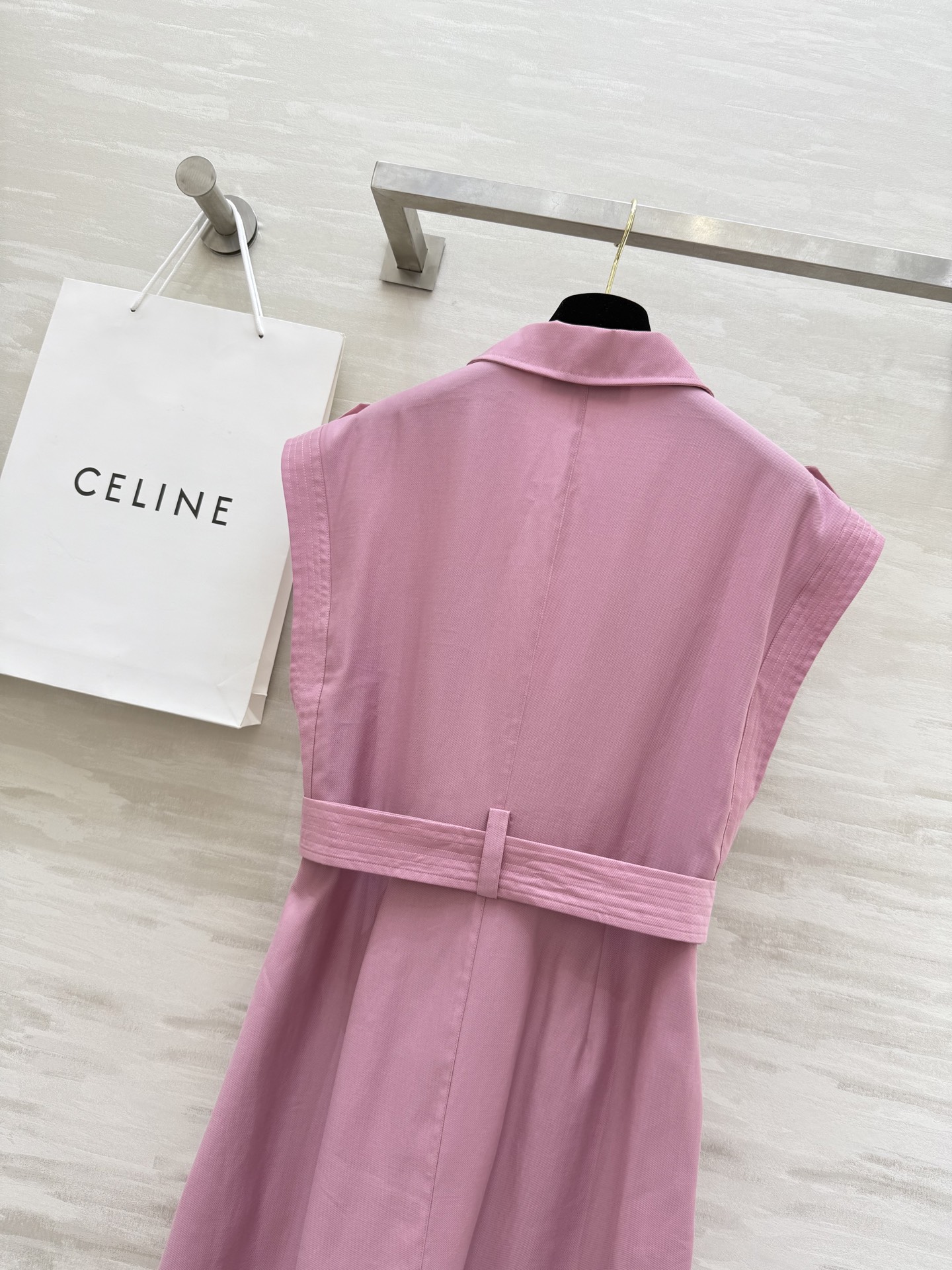 #Celin♡²⁵老钱风 风衣式连衣裙 高腰收腰设计超绝 穿上瞬间勾勒出小蛮腰 显瘦效果一流 马甲式设计